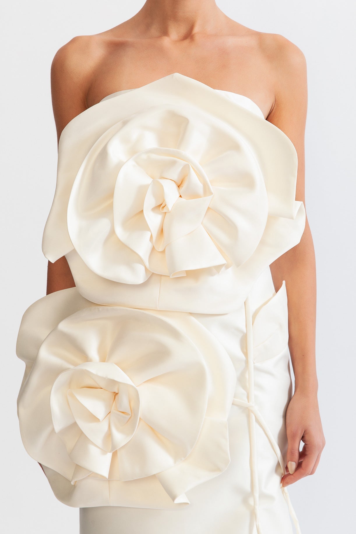 3D FLORAL VOLUMINOUS MIDI DRESS – IVORY