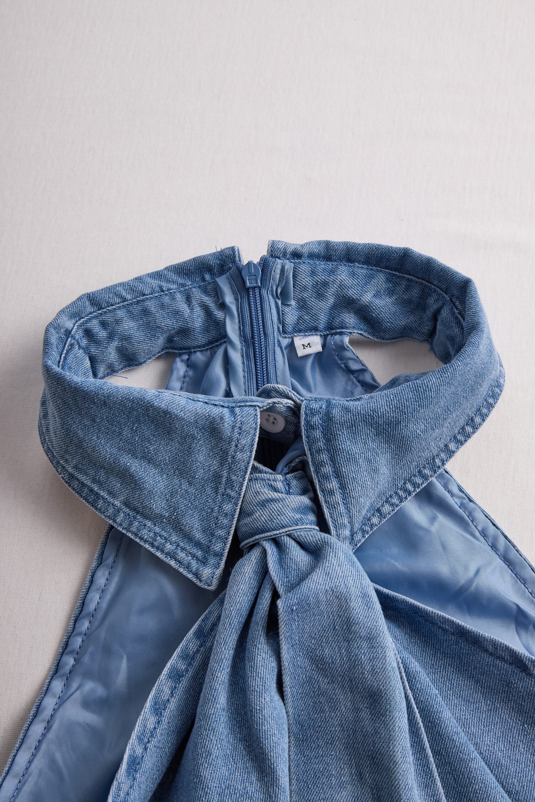 STYLISH SLEEVELESS HALTER BLOUSE WITH NECK TIE DETAIL
