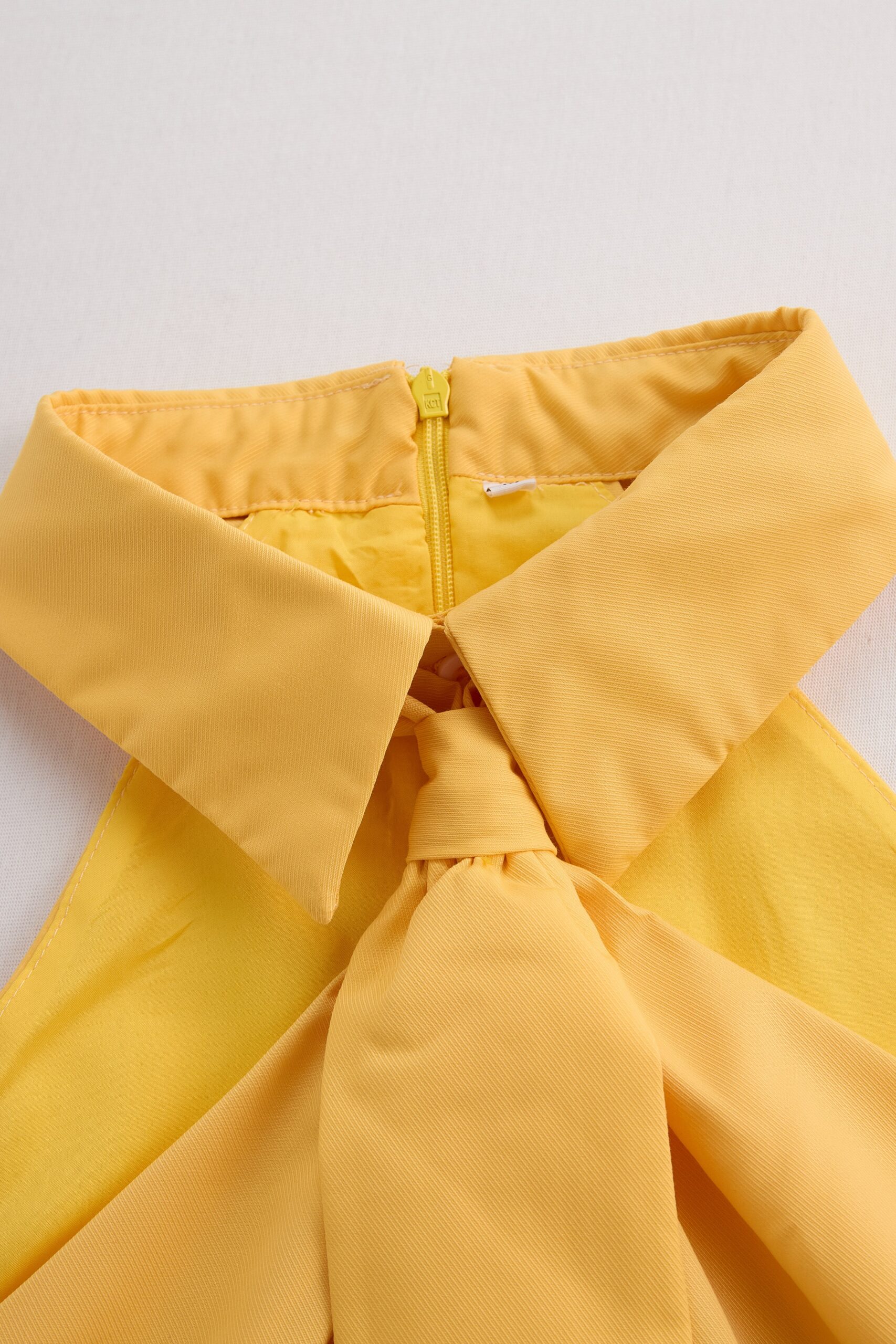 STYLISH SLEEVELESS HALTER BLOUSE WITH NECK TIE DETAIL