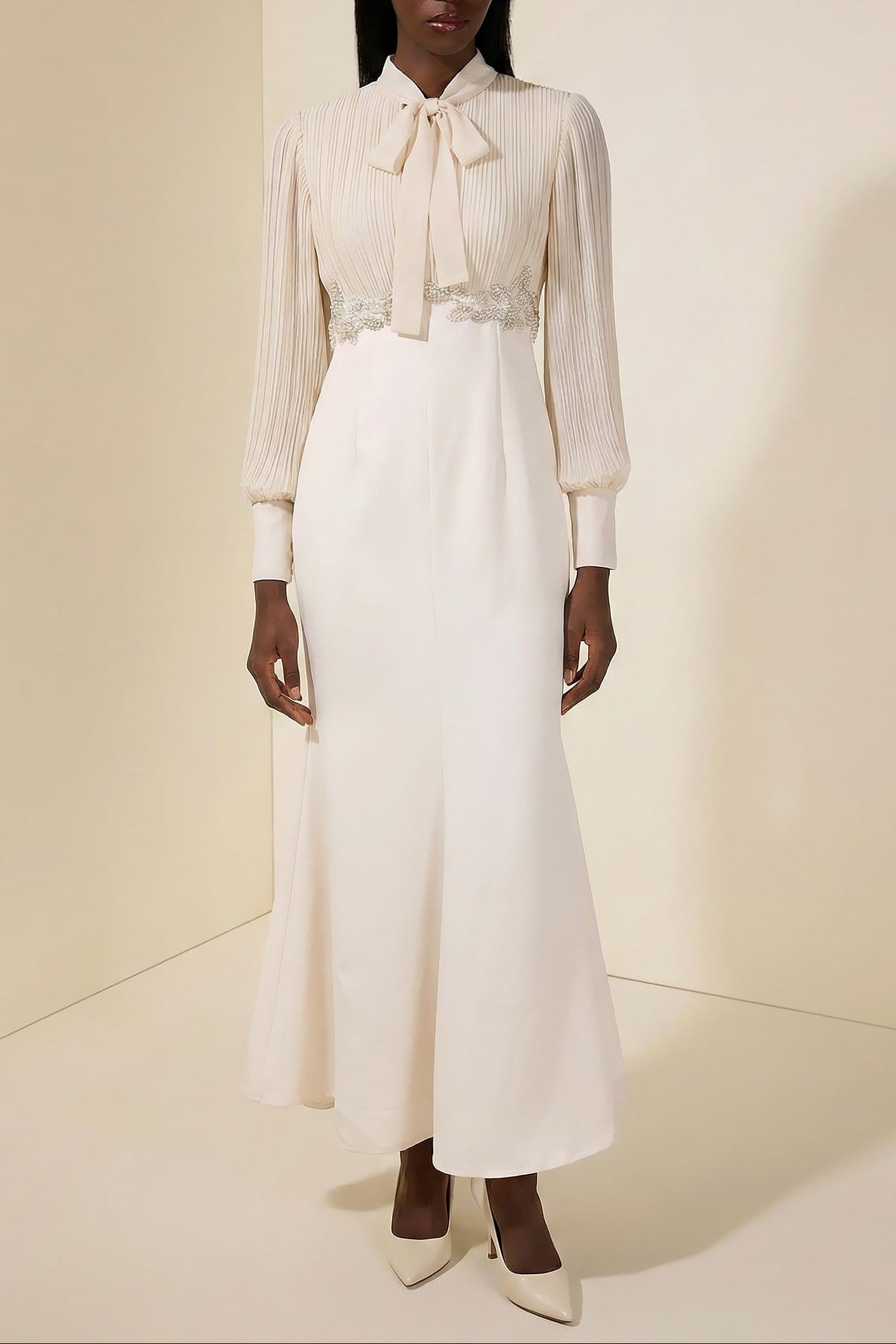 CARLIN BALLOON SLEEVE RUCHED MIDI DRESS - APRICOT