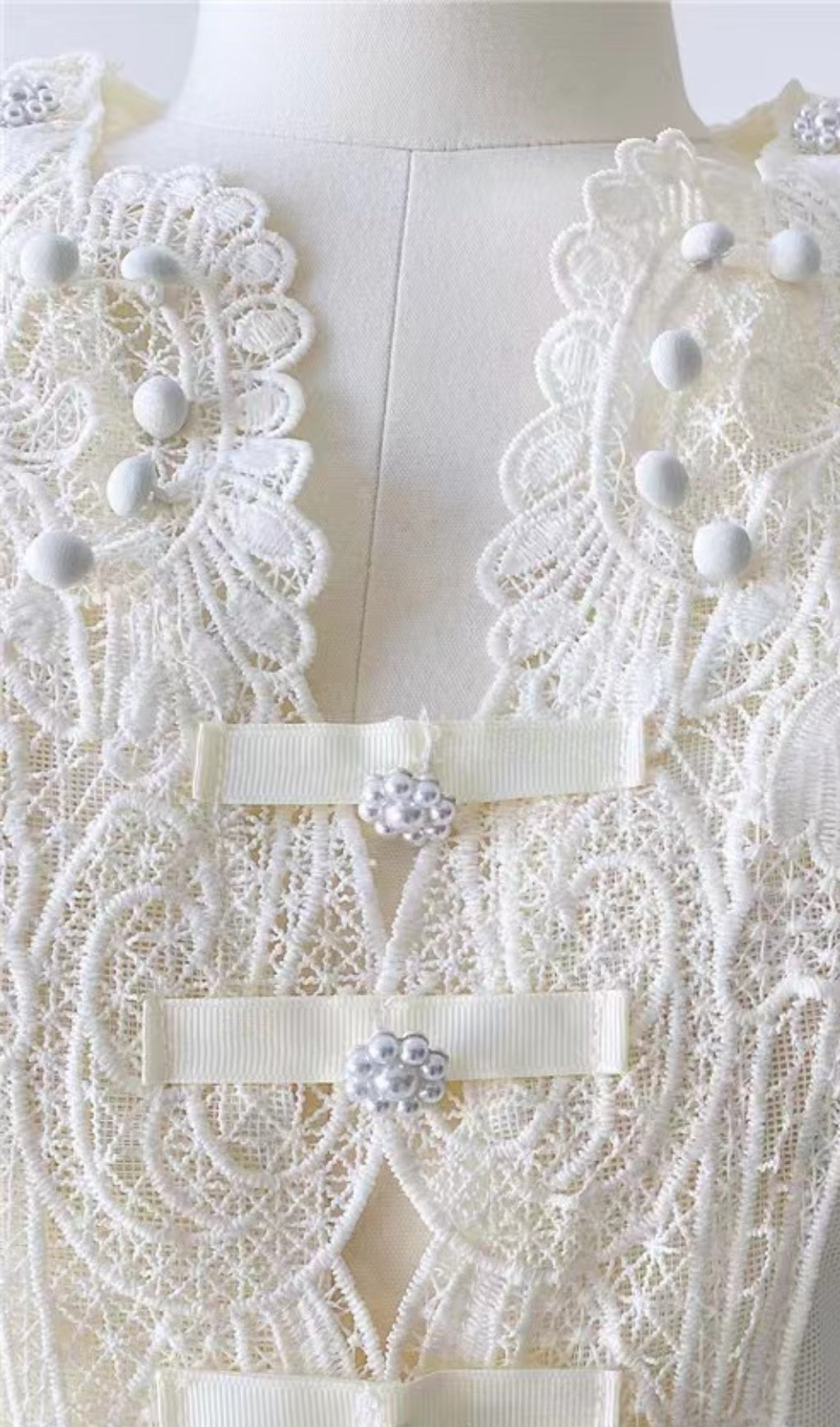 WHITE LACE BODYCON MIDI DRESS FOR WEDDING GUEST