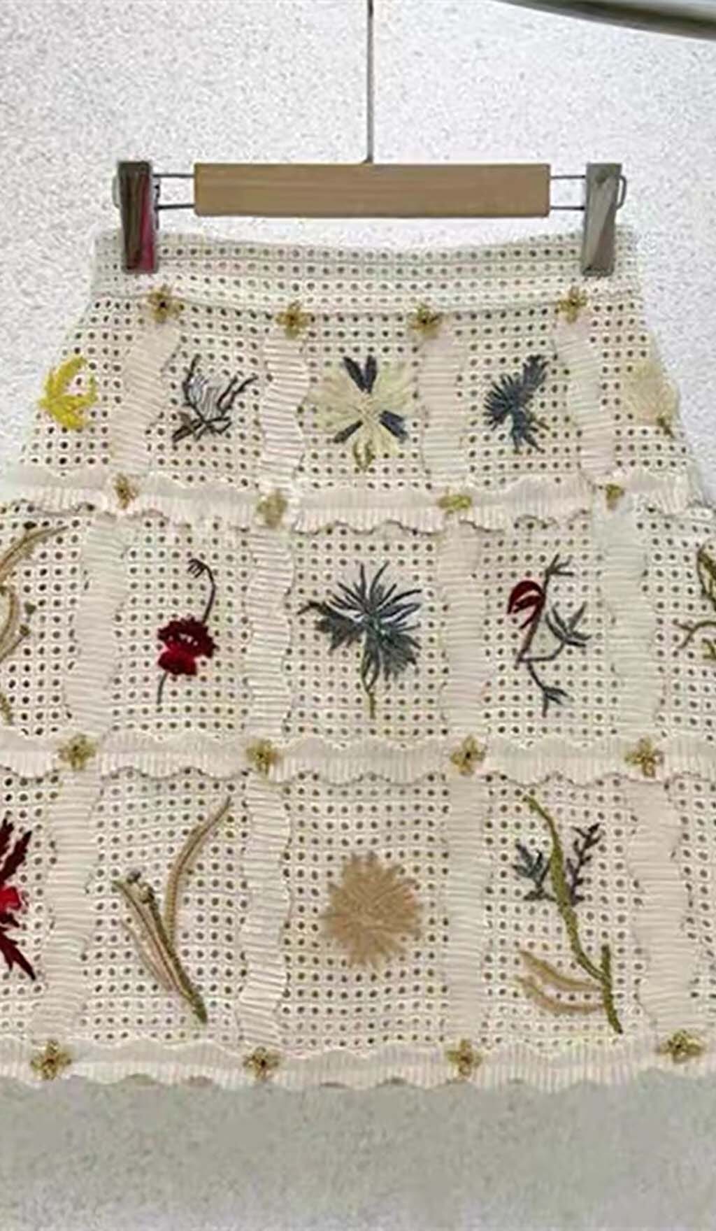 LANTERN SLEEVE EMBROIDERY SET, BEIGE PARTY OUTFIT