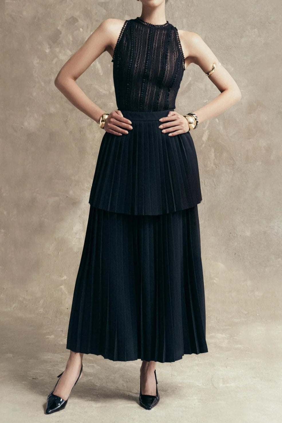 SLEEVELESS PLEATED SKIRT SUIT, BLACK, OFFICE WEAR