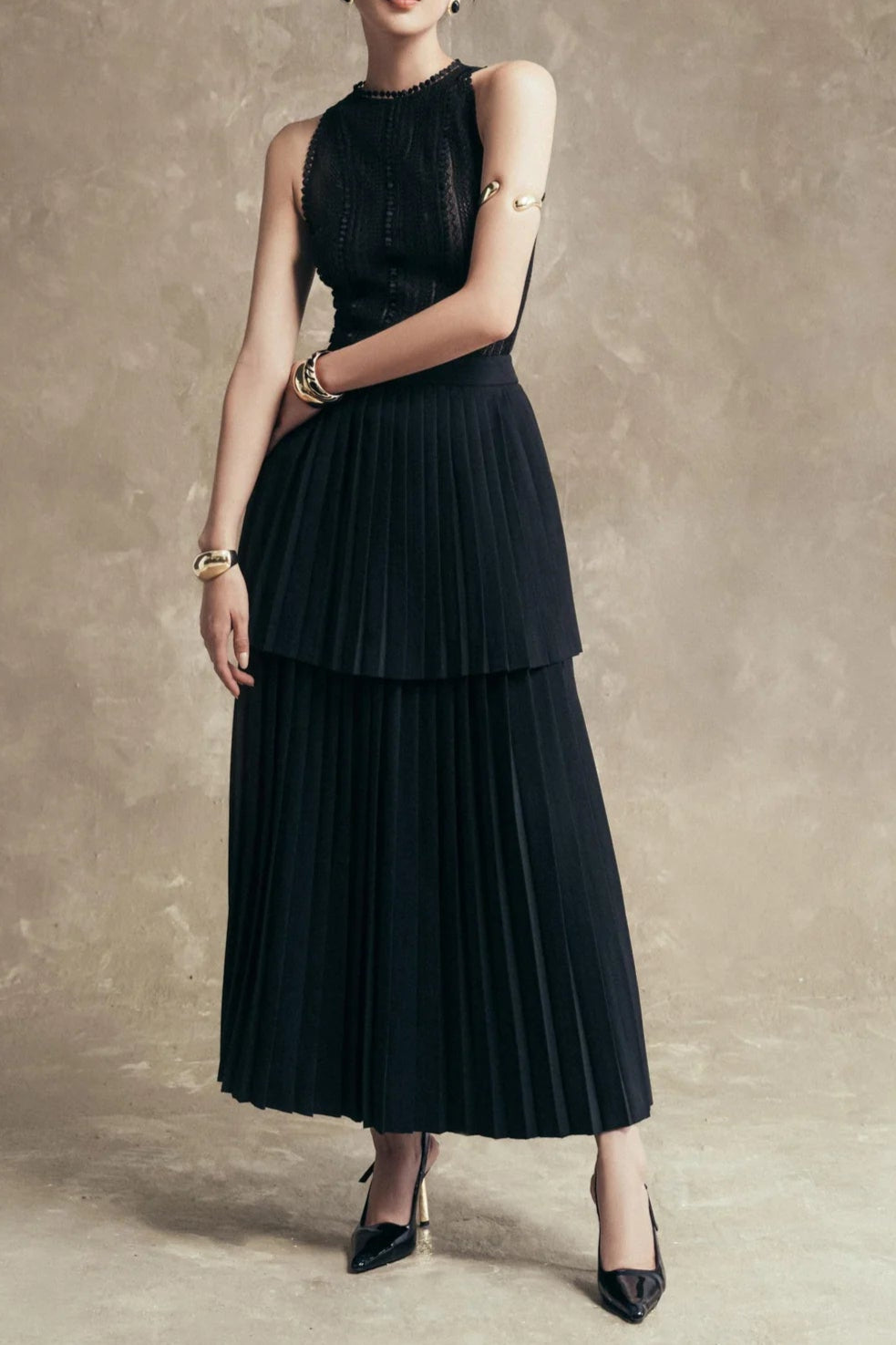 SLEEVELESS PLEATED SKIRT SUIT, BLACK, OFFICE WEAR