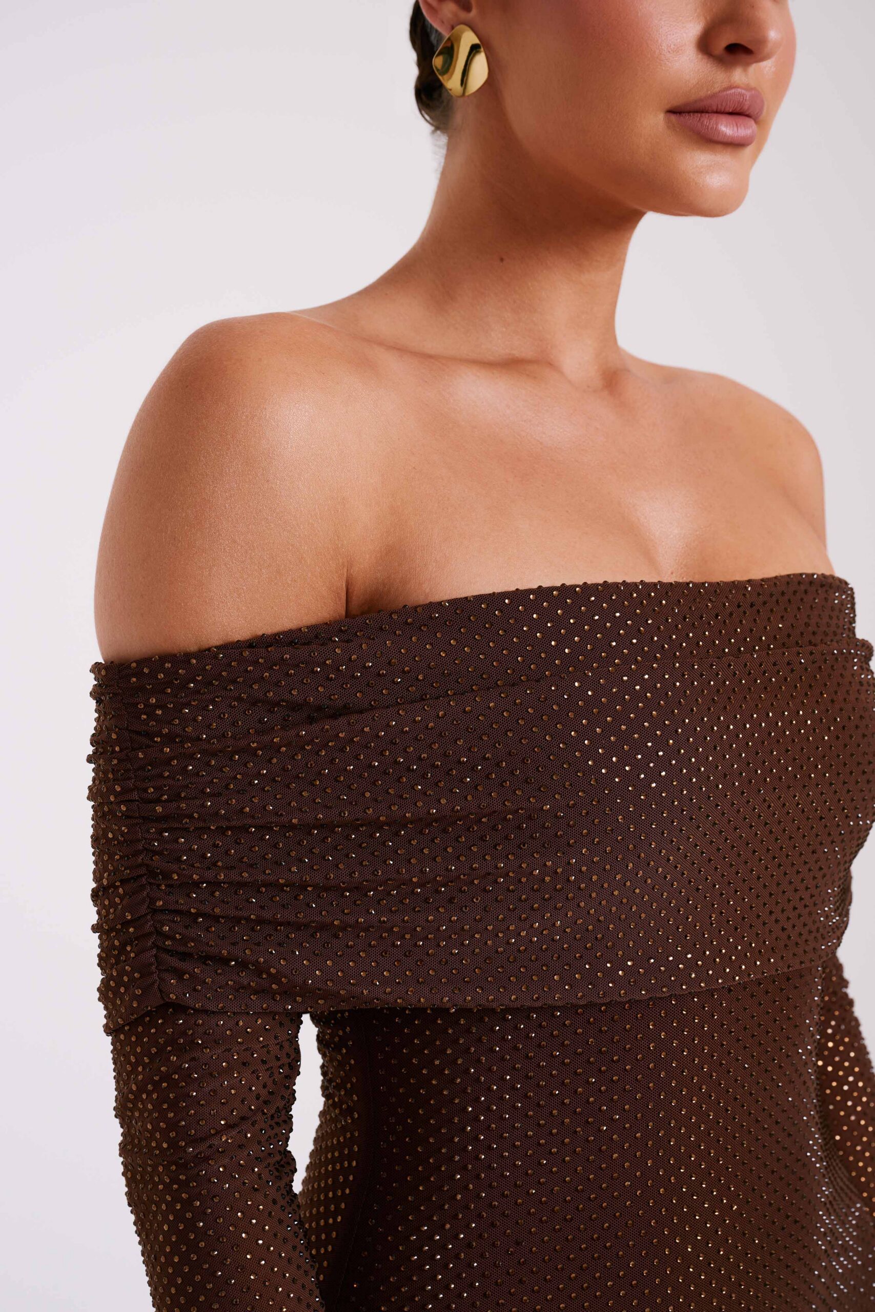 MESHKI_ECOM_LAMAISON_DROP0102_OCT23_DAY02_KATIE-S44_058 SHIMMERY OFF-SHOULDER SEQUIN MAXI DRESS FOR PARTIES