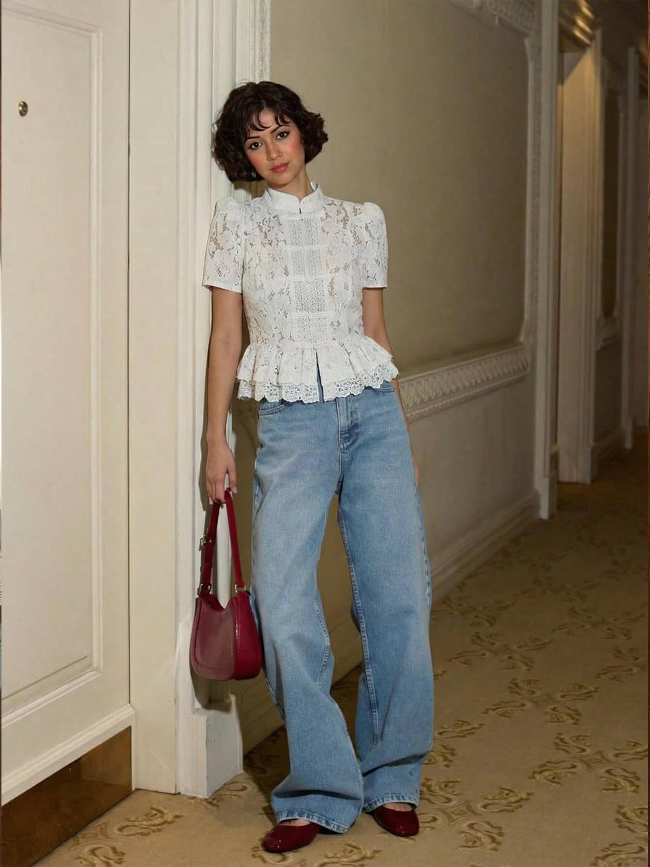 WHITE LACE STAND-UP COLLAR TOP