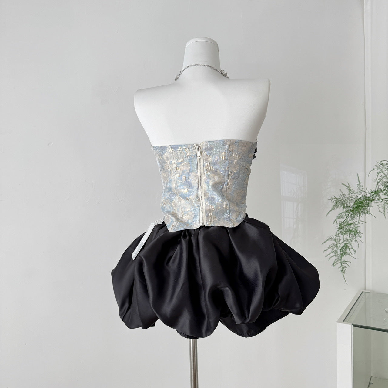 O1CN016z91Mf1maltzggUXE__2211206634971-0-cib BETHARI STRAPLESS CORSET PUFFY MINI DRESS