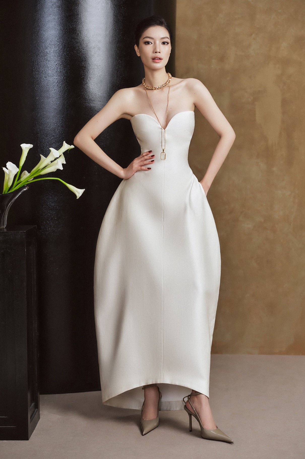 HILARY V-NECK STRAPLESS WHITE MAXI DRESS