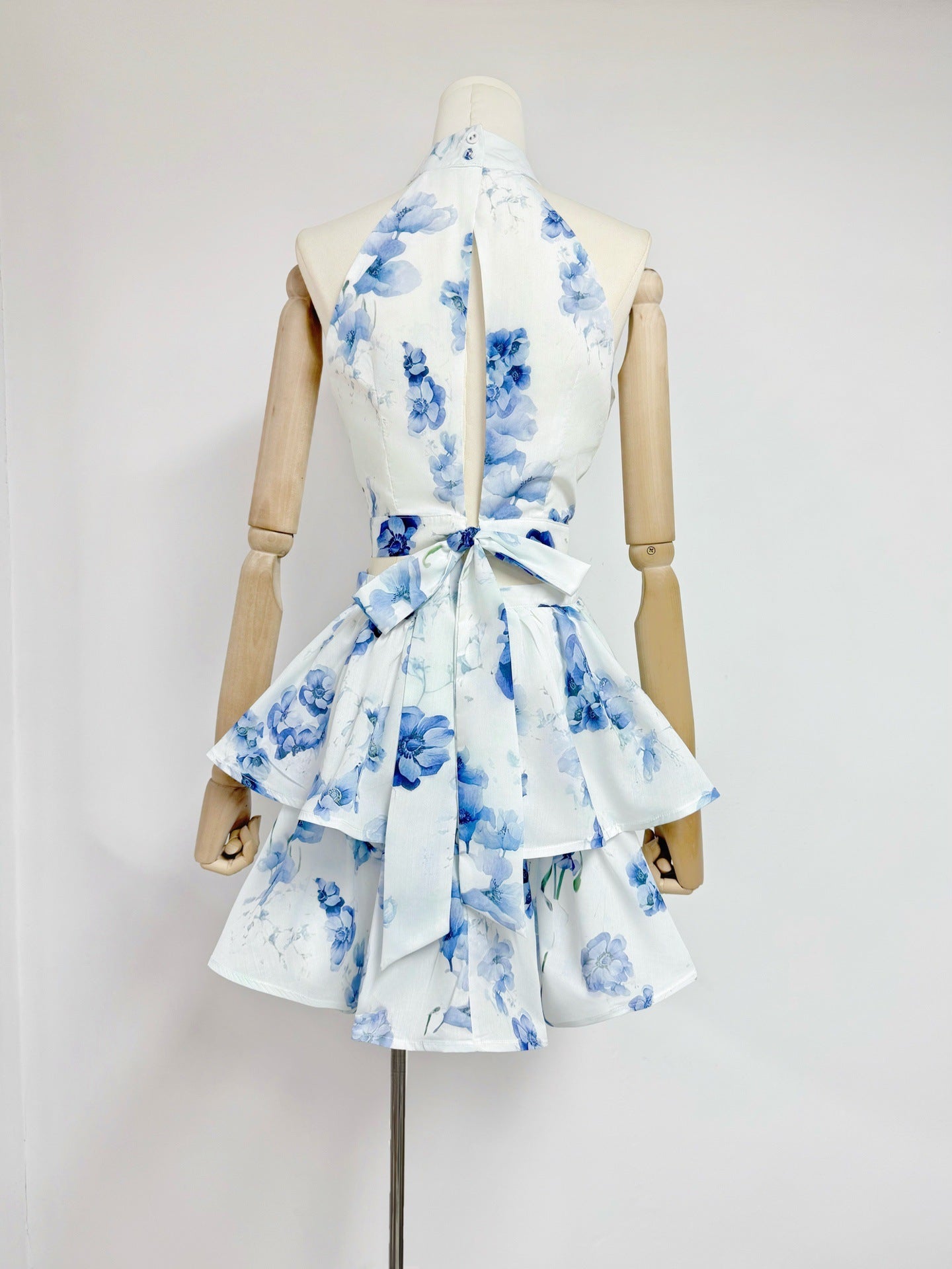BLUE PRINTED BACKLESS HALTER TOP SKIRT SET