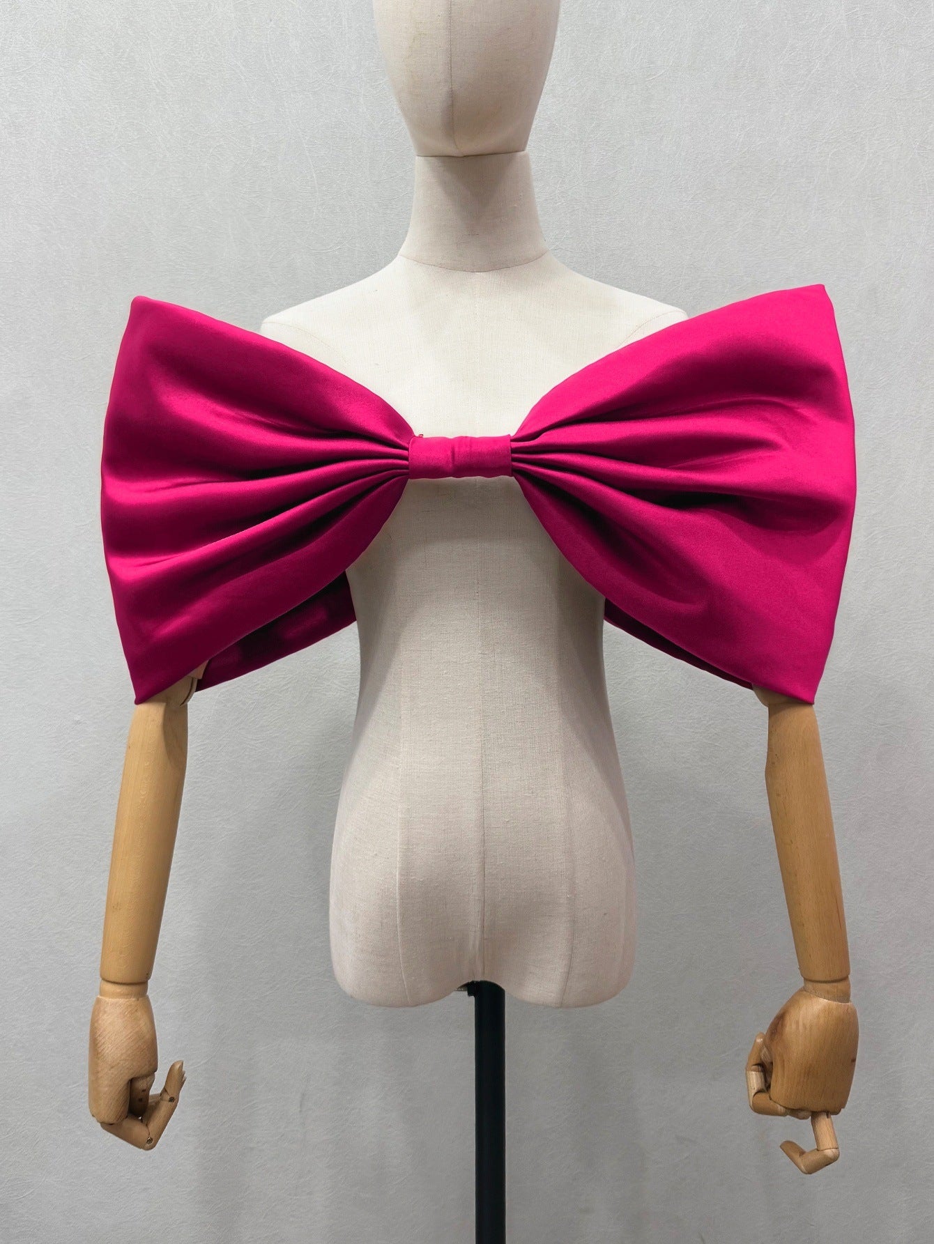 OVERSIZED SATIN WHITE BOW BRIDAL SHOULDER PIECE