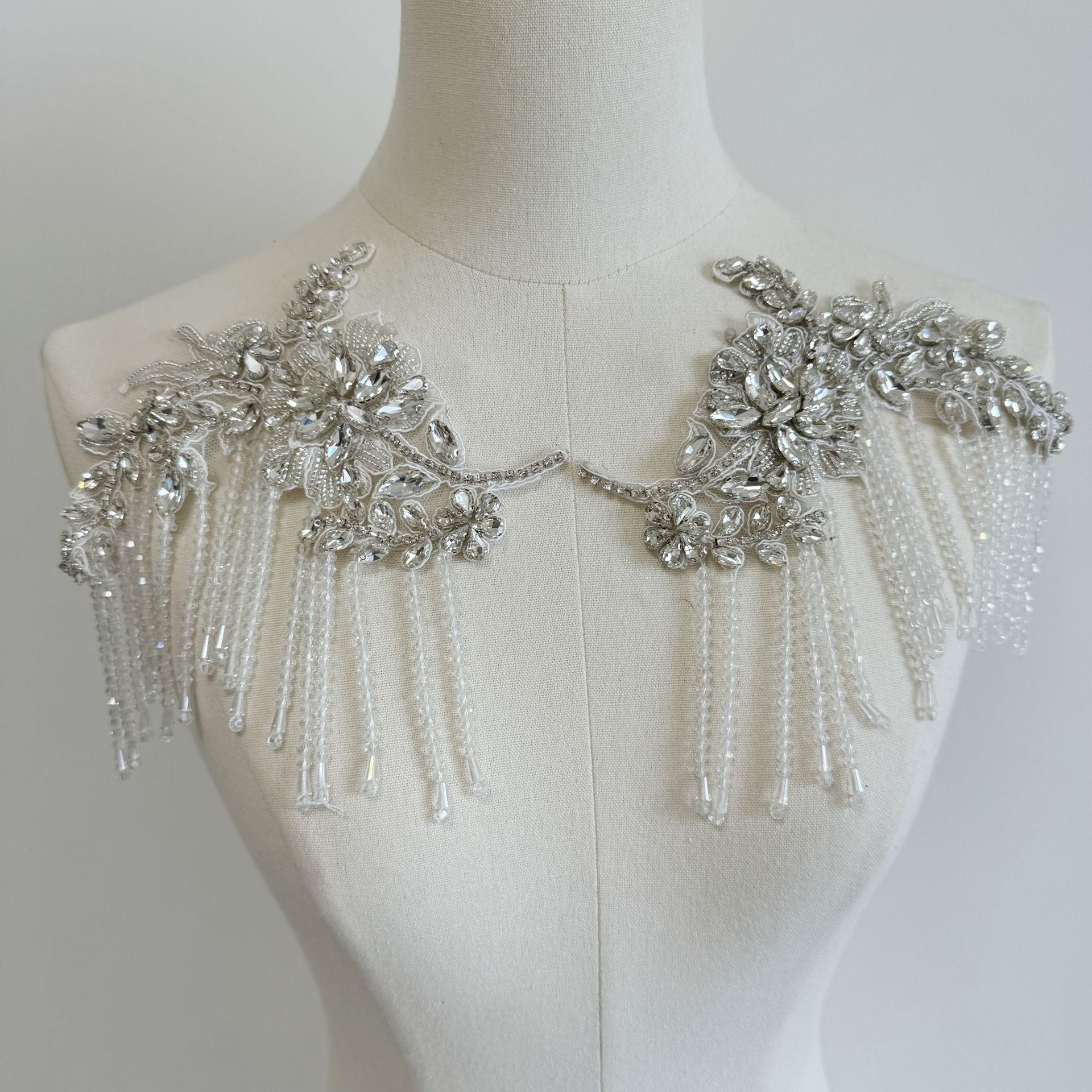 SILVER-WHITE TASSEL RHINESTONE WEDDING GOWN APPLIQUÉ
