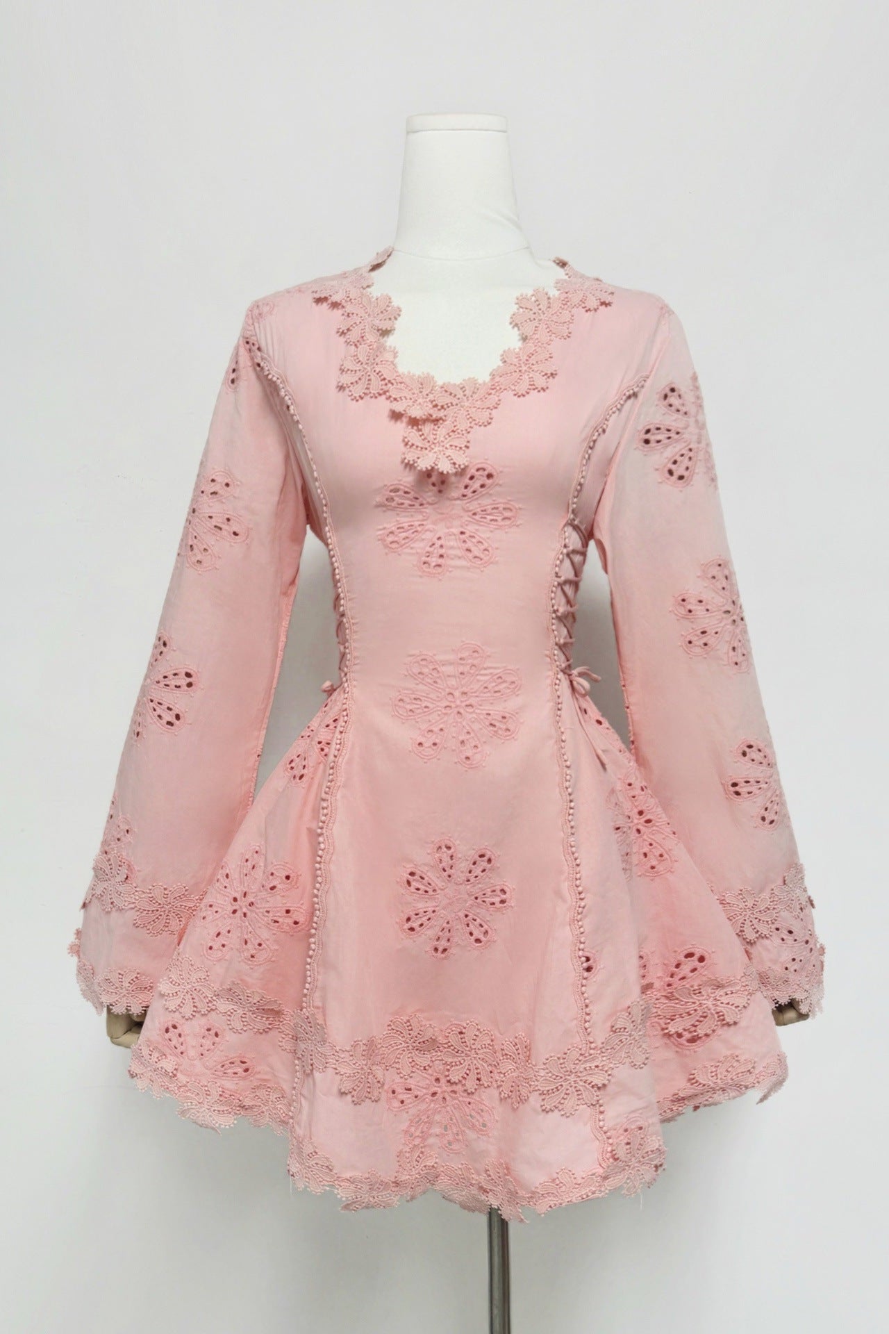 WHITE FLORAL EMBROIDERY HOLLOW MINI DRESS