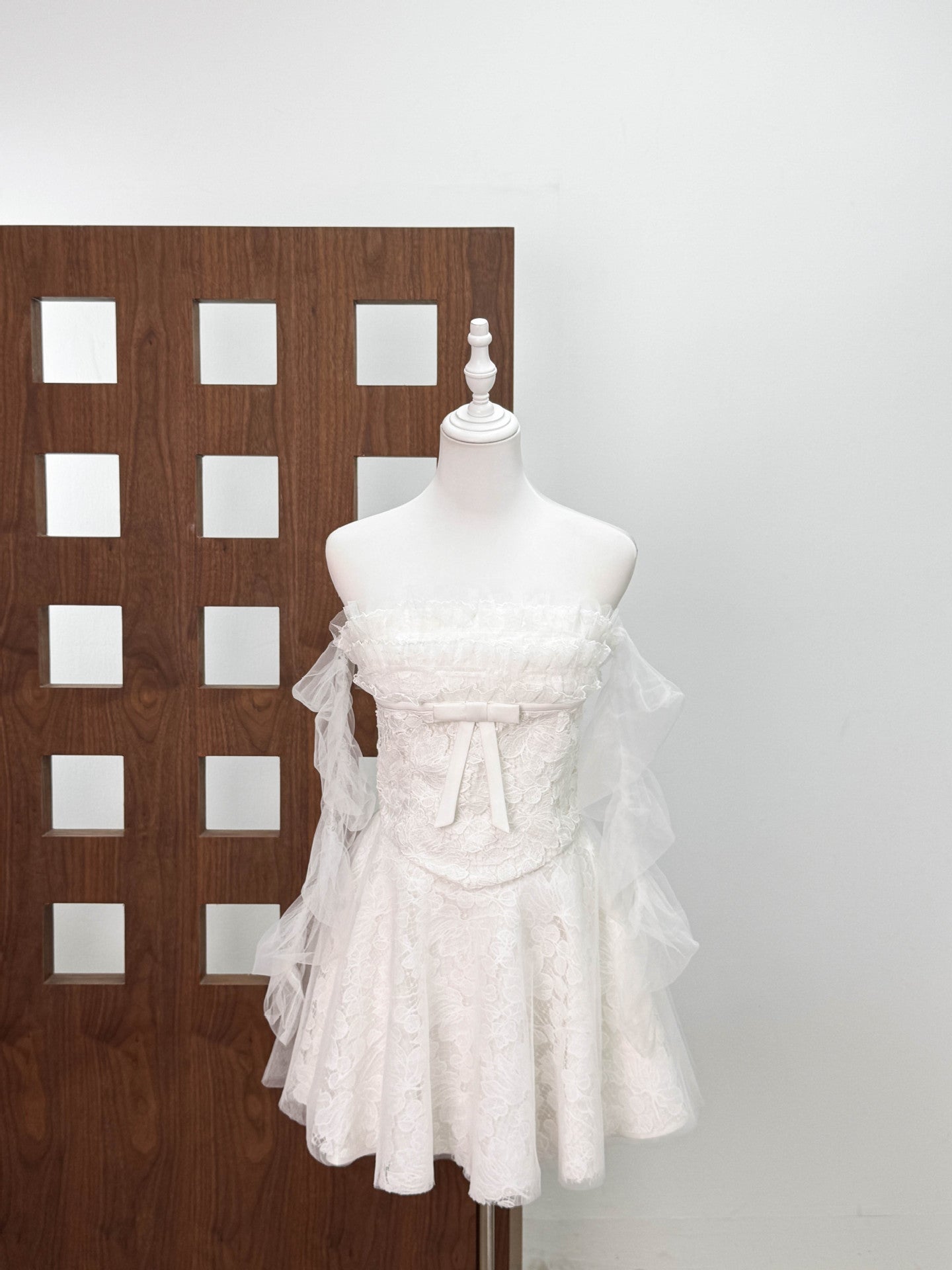 WHITE LACE A-LINE STRAPLESS MINI DRESS