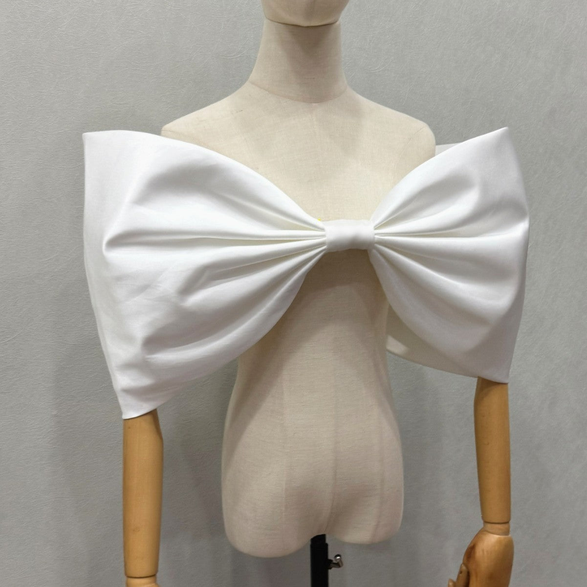 OVERSIZED SATIN WHITE BOW BRIDAL SHOULDER PIECE