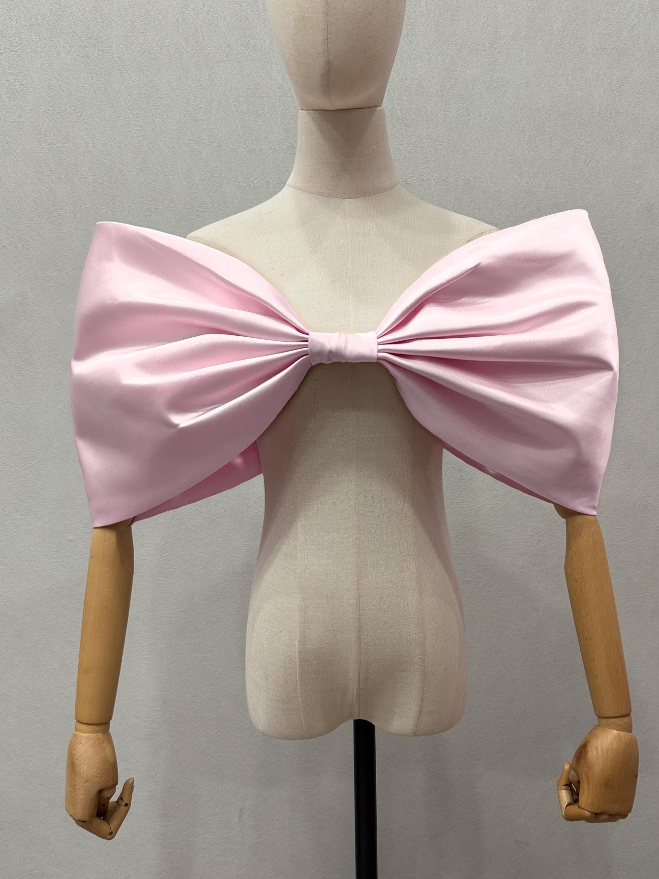OVERSIZED SATIN WHITE BOW BRIDAL SHOULDER PIECE