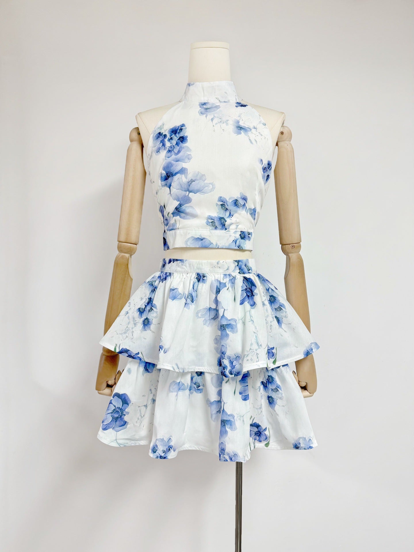 BLUE PRINTED BACKLESS HALTER TOP SKIRT SET