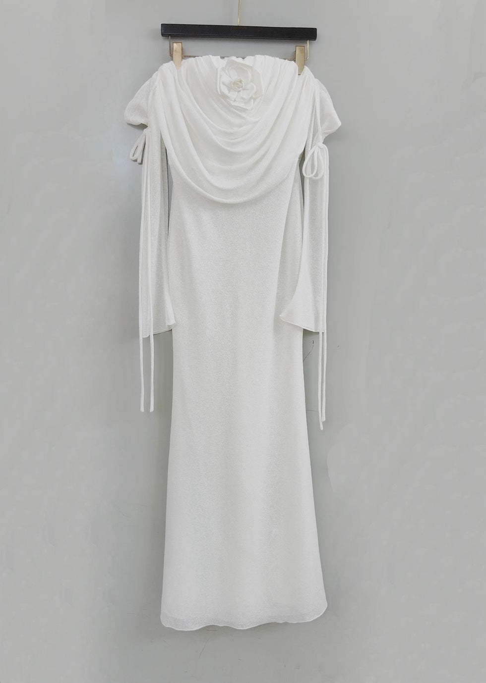 LILA FLOWER WHITE PLEATED STRAPLESS MAXI DRESS