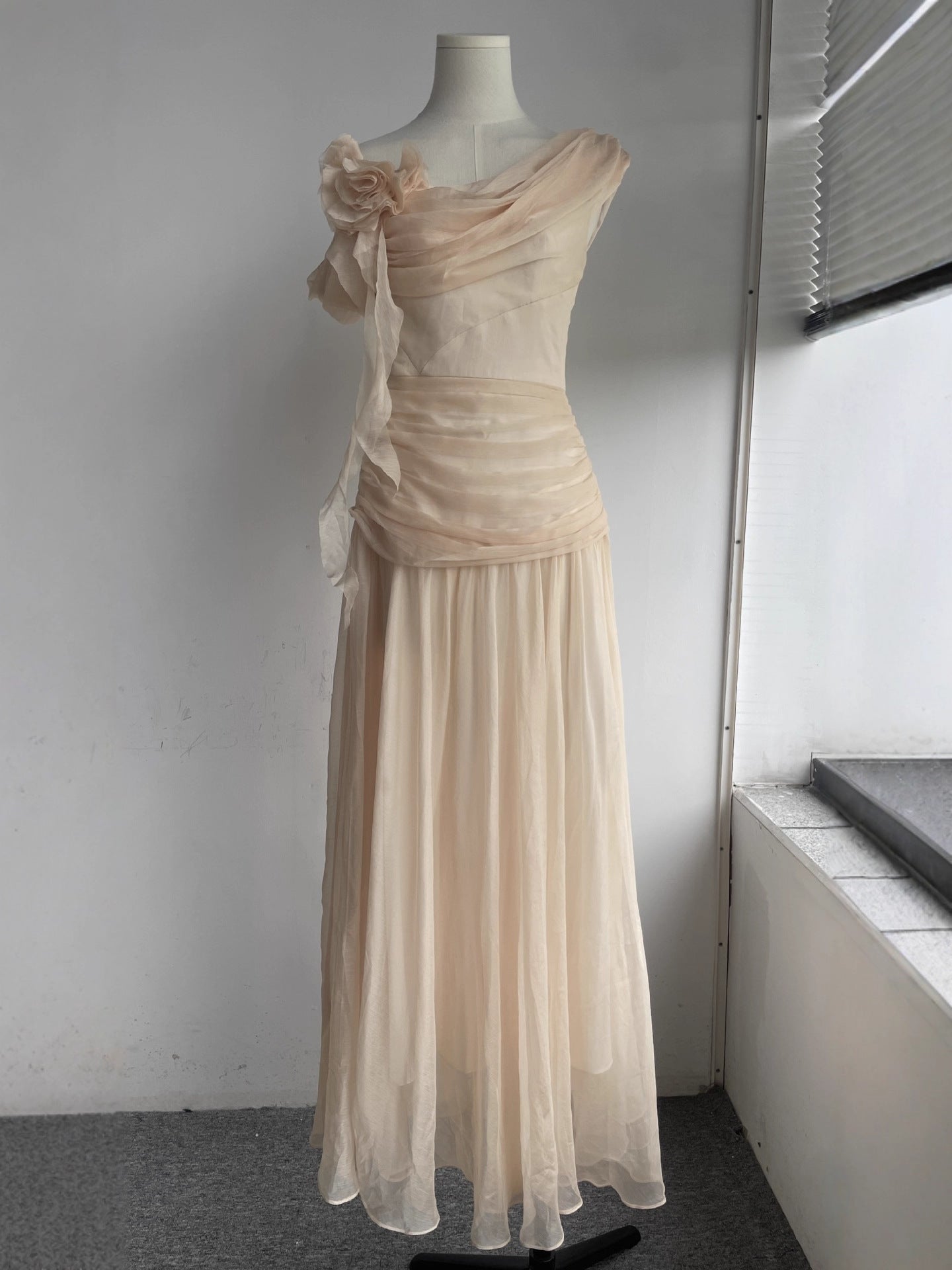 ONE-SHOULDER 3D FLOWER RUCHED MAXI DRESS