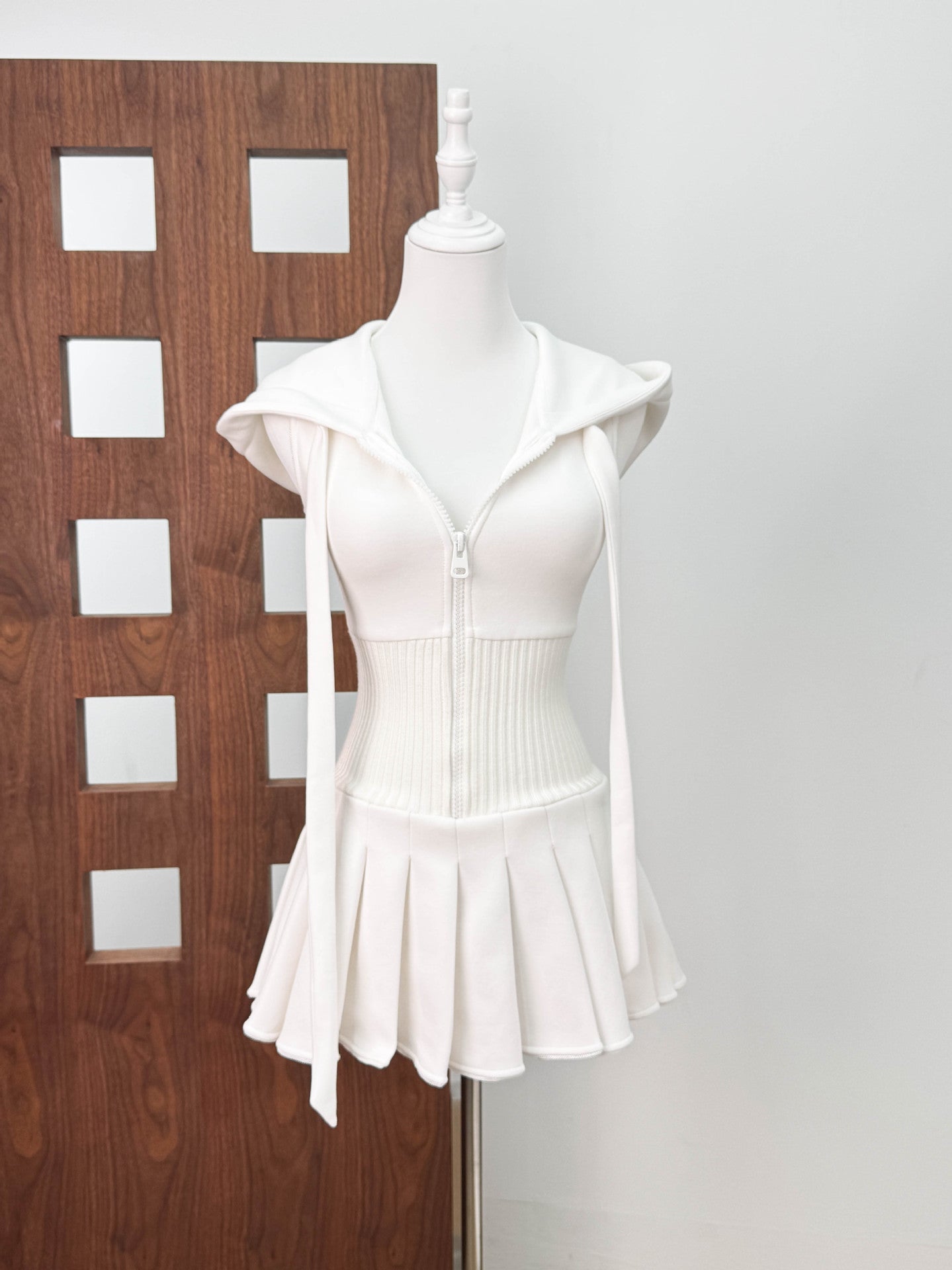 CLIFFA SLEEVELESS KNIT MINI DRESS WHITE