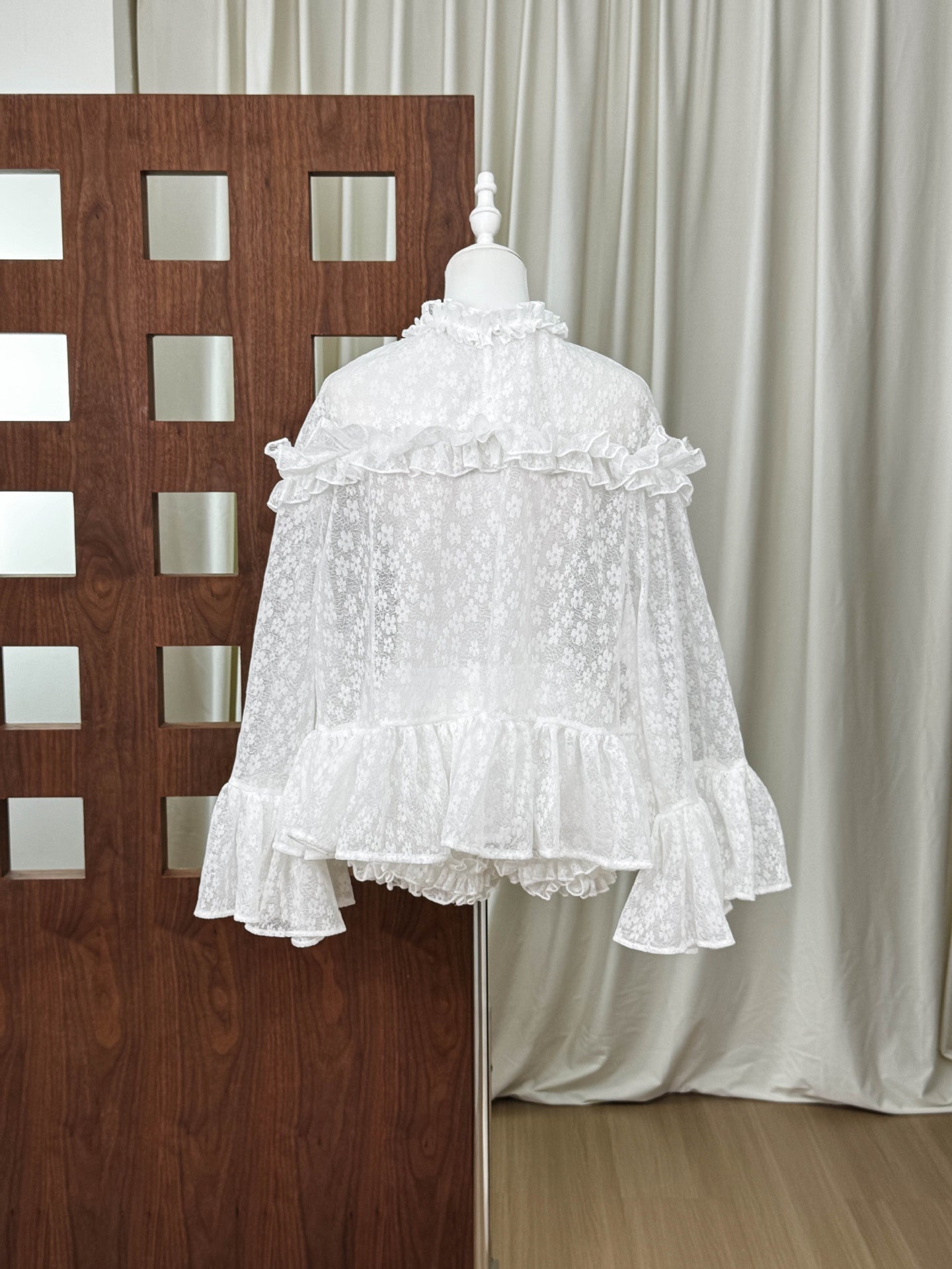 VANESSA WHITE LACE RUFFLED TOP & SHORTS SET