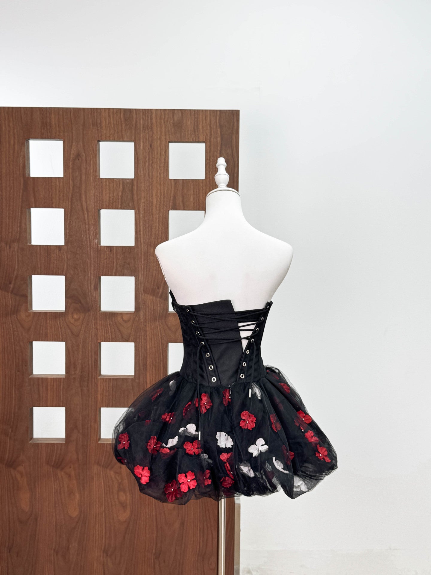 ROXYA FLORAL STRAPLESS CORSET MINI DRESS BLACK