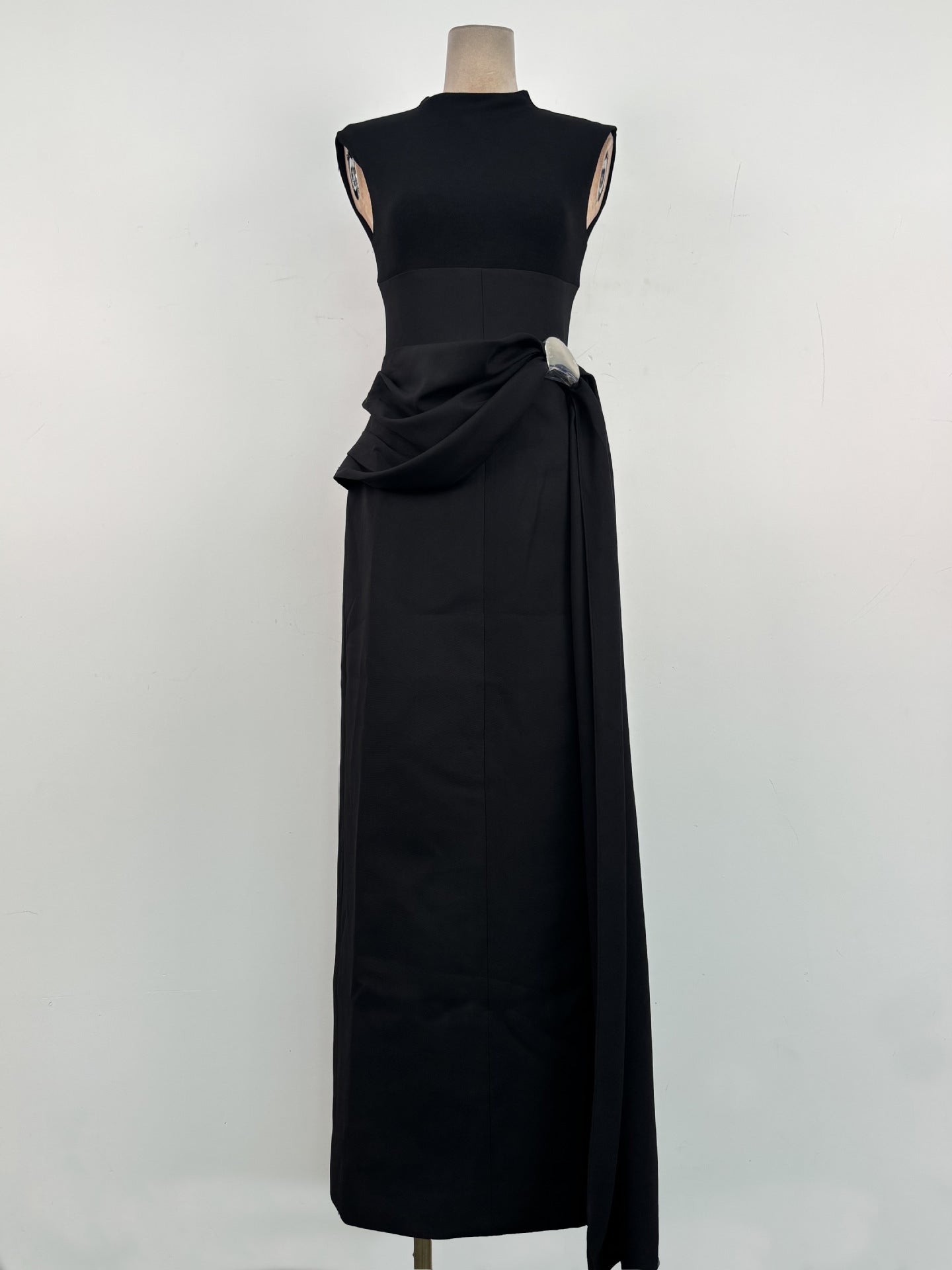 KELLY PLEATED KNIT MAXI DRESS - BLACK