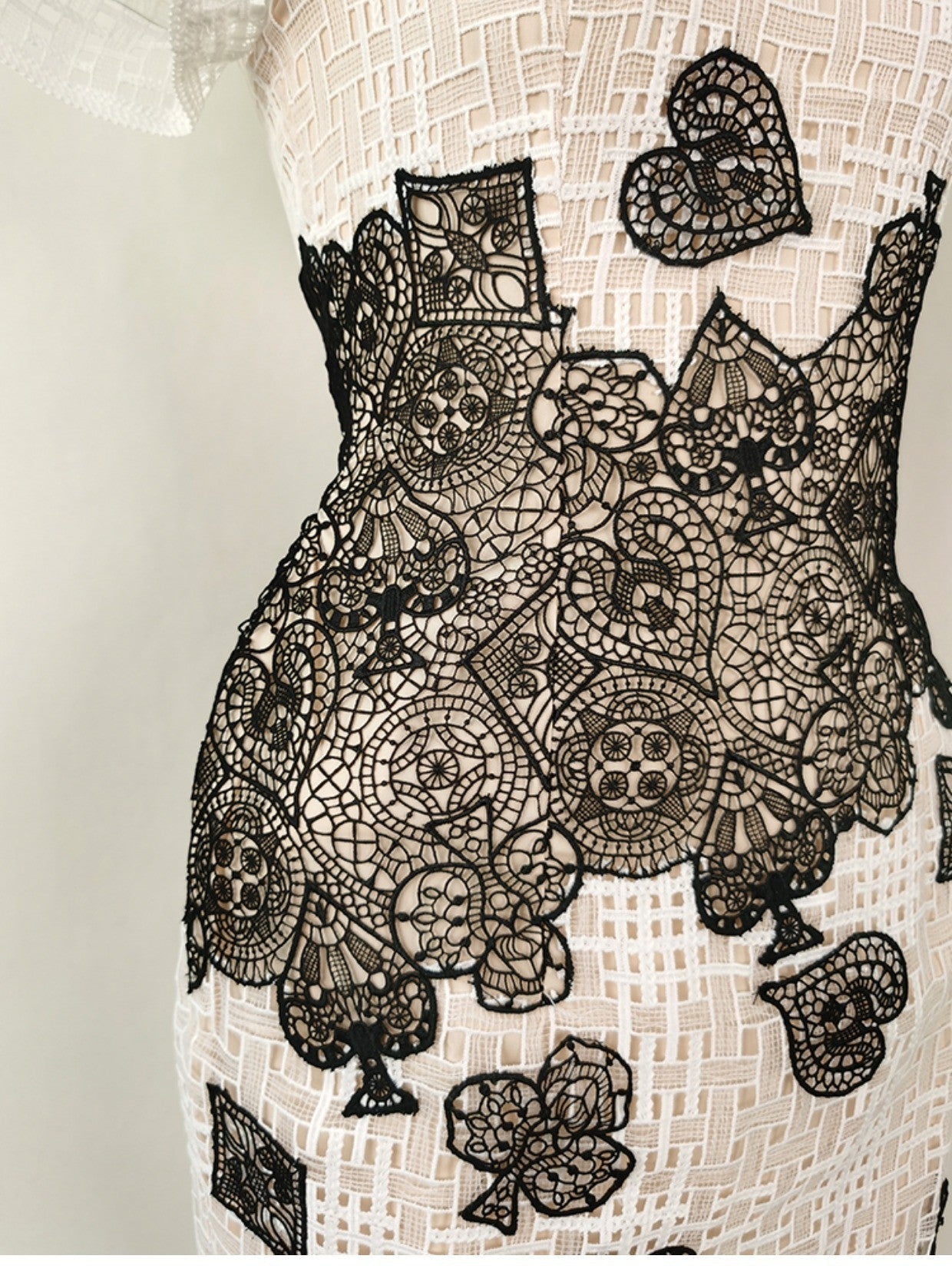 SEQUIN POKER PATTERN WHITE MIDI DRESS