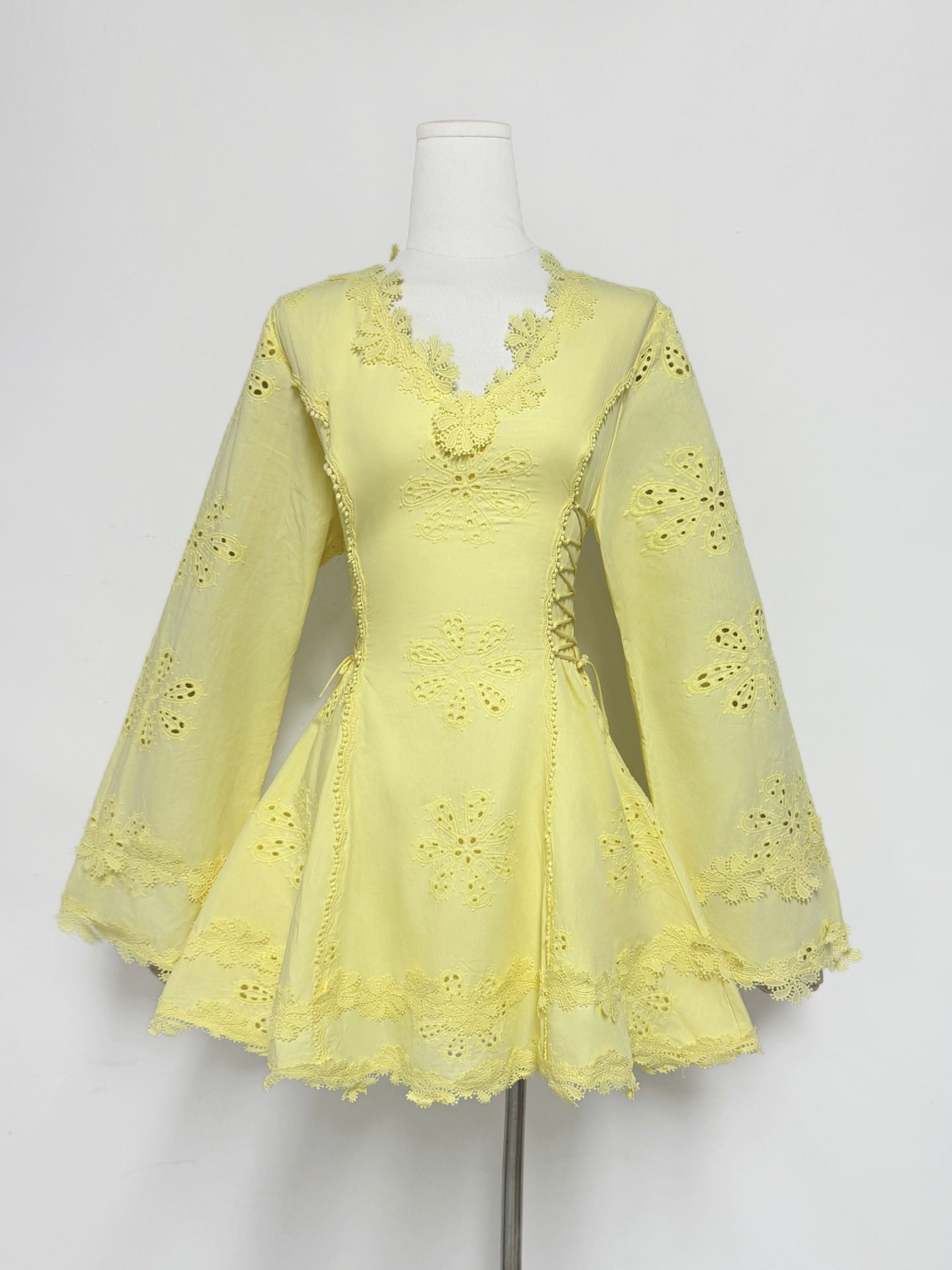 WHITE FLORAL EMBROIDERY HOLLOW MINI DRESS