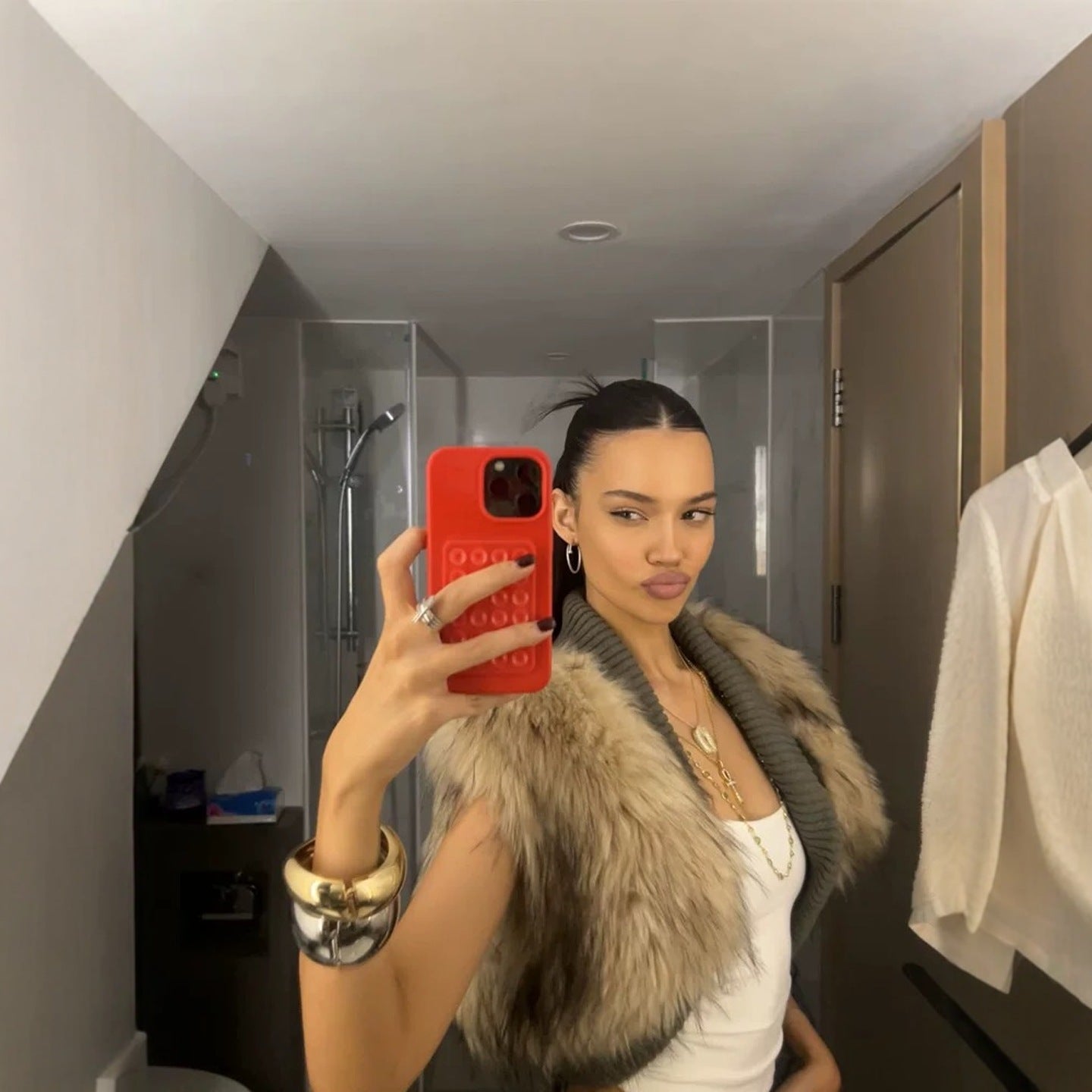 SLEEVELESS FUR PATCHWORK CROPPED JACKET FOR NIGHT OUT