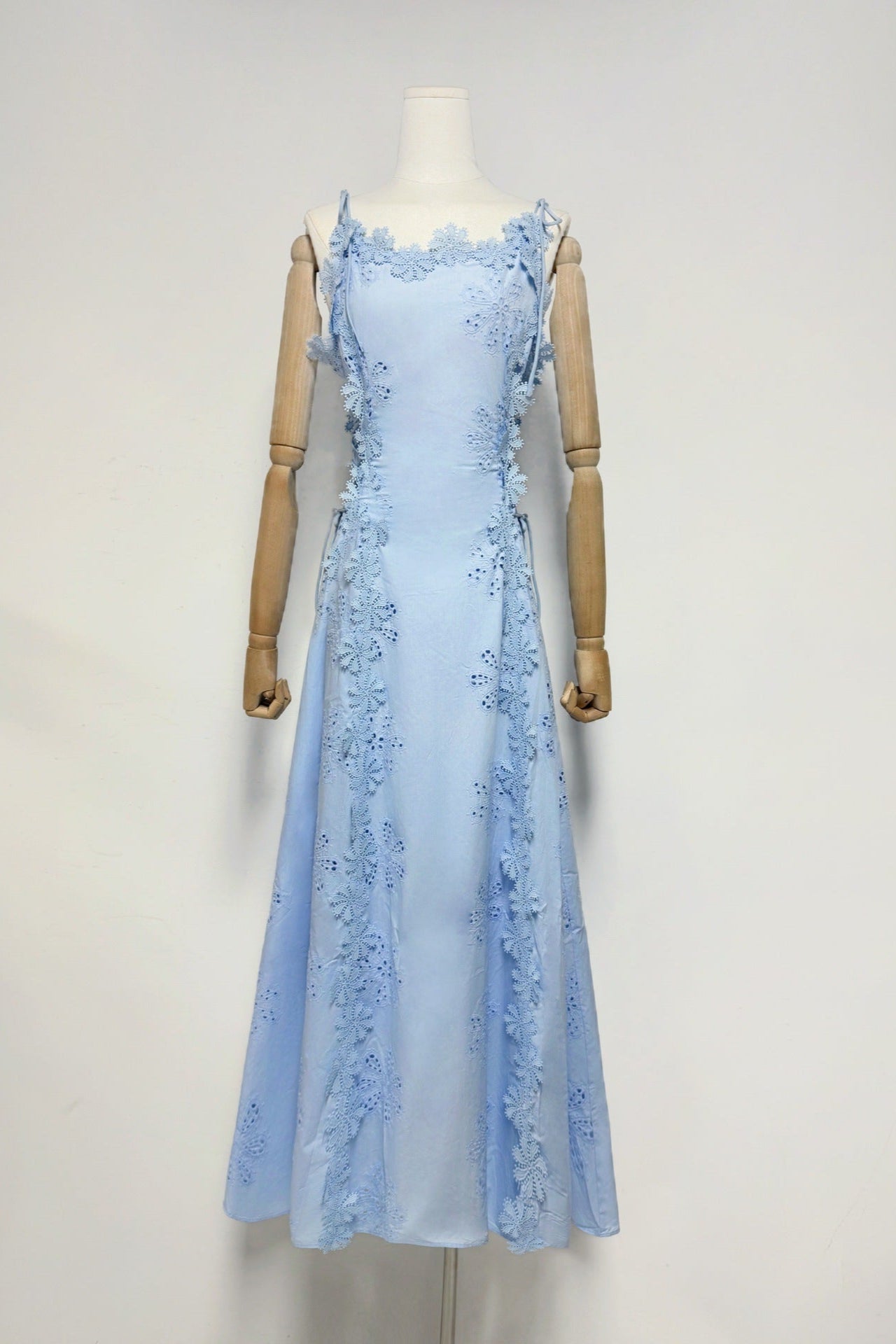 LACE MIDI DRESS: EMBROIDERED HOLLOW WHITE WEDDING
