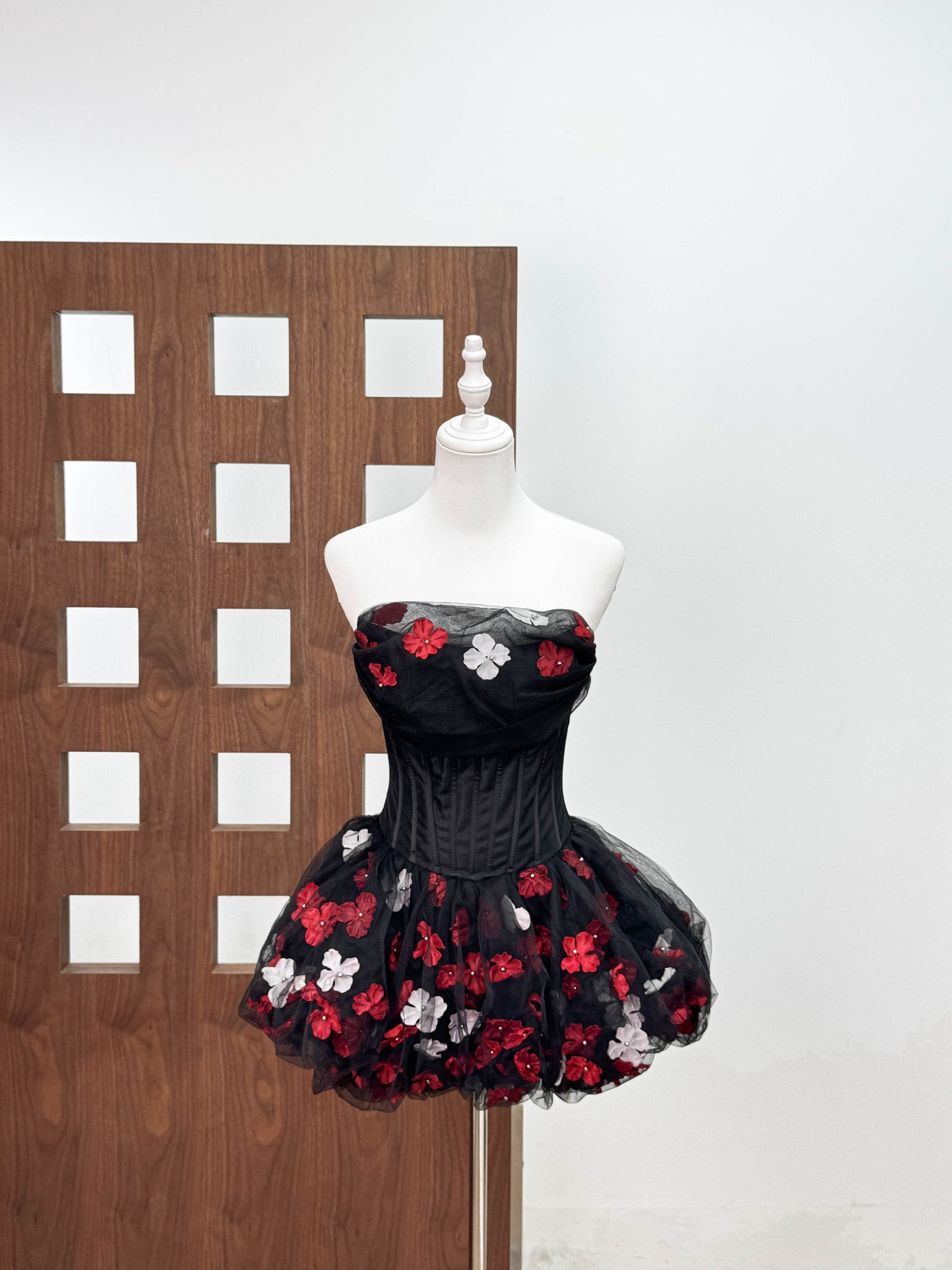 ROXYA FLORAL STRAPLESS CORSET MINI DRESS BLACK