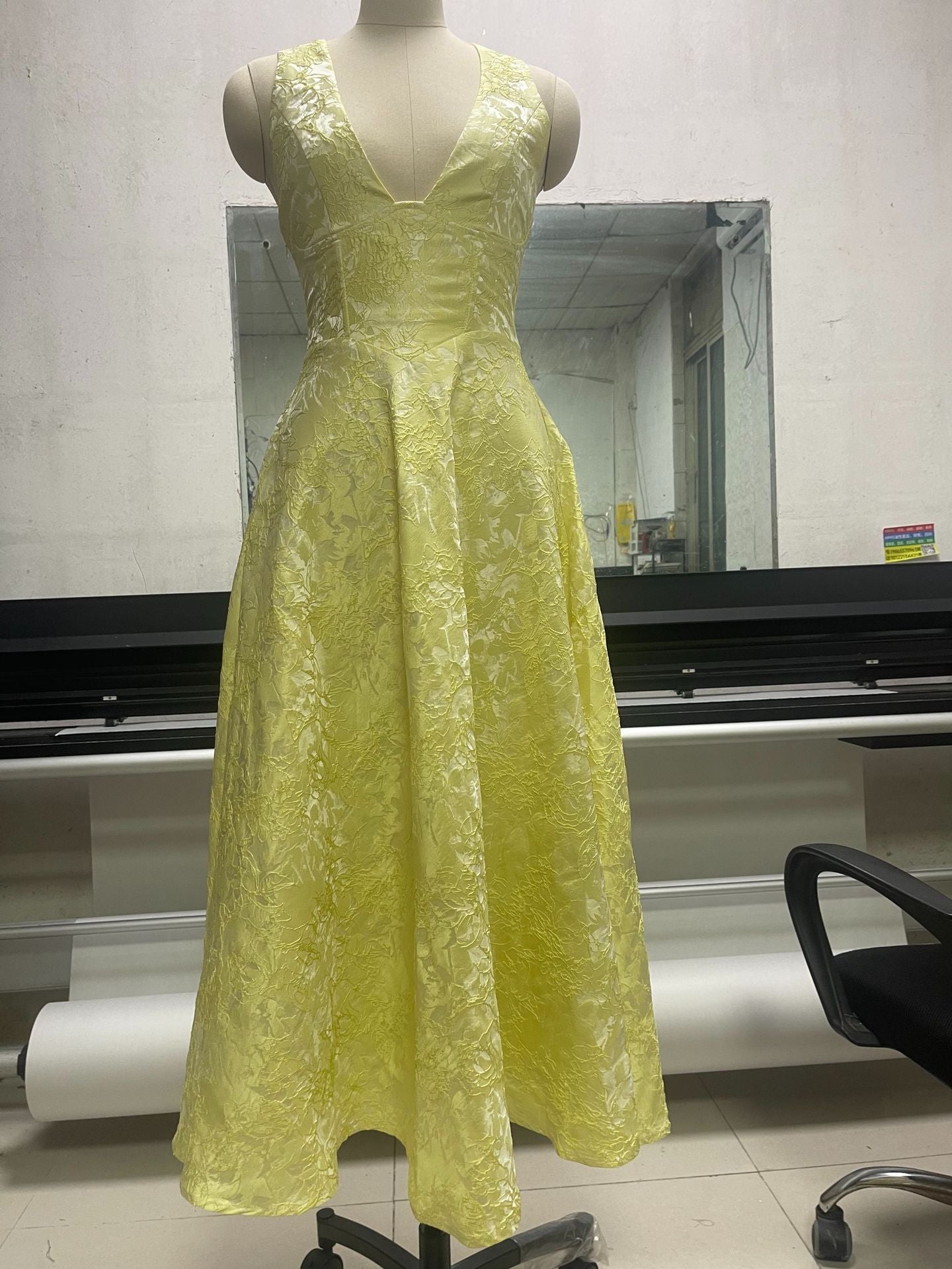 EFFIE LEMON MIDI DRESS FOR WEDDING GUEST