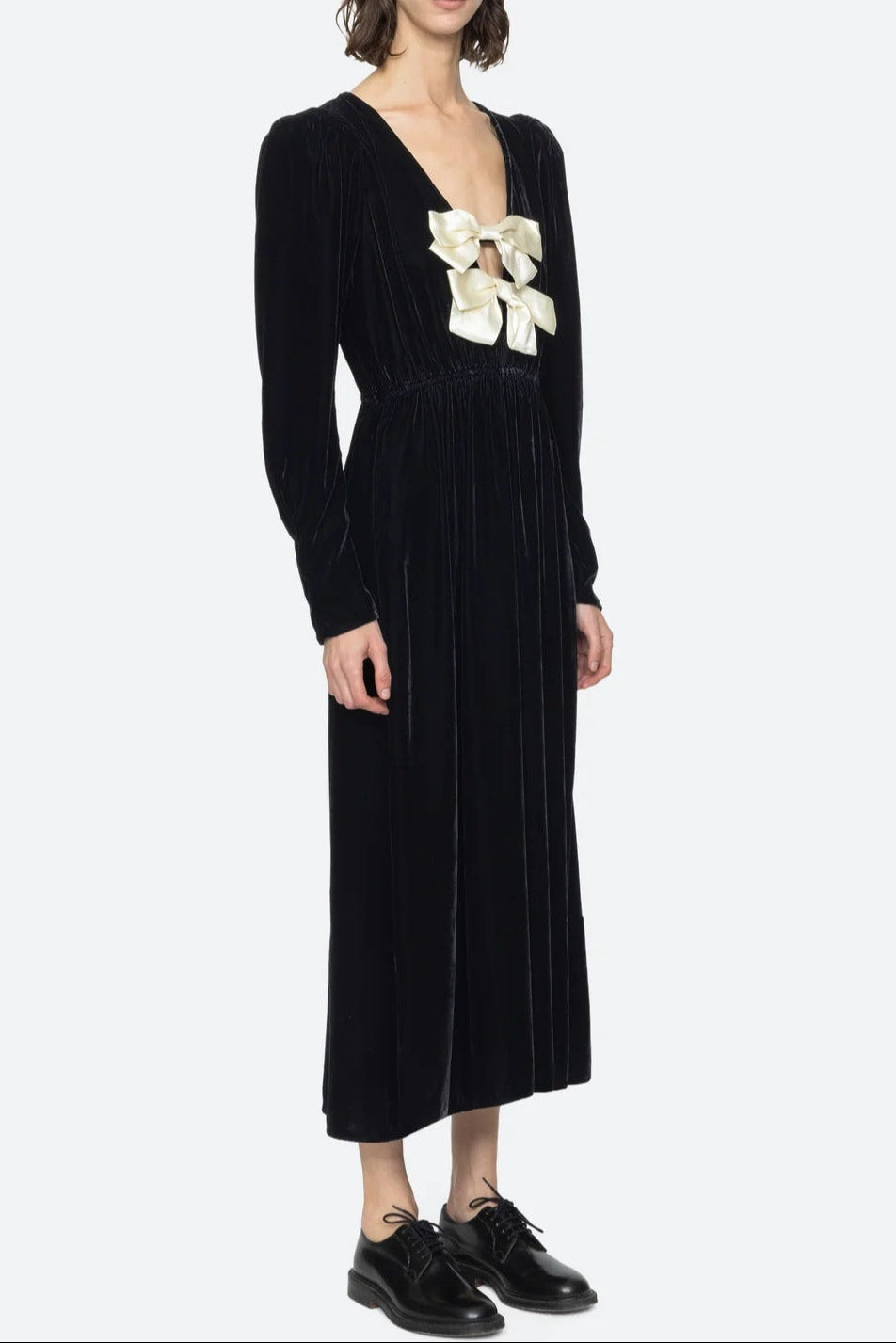 WALLIS BLACK VELVET V-NECK BOW MIDI DRESS