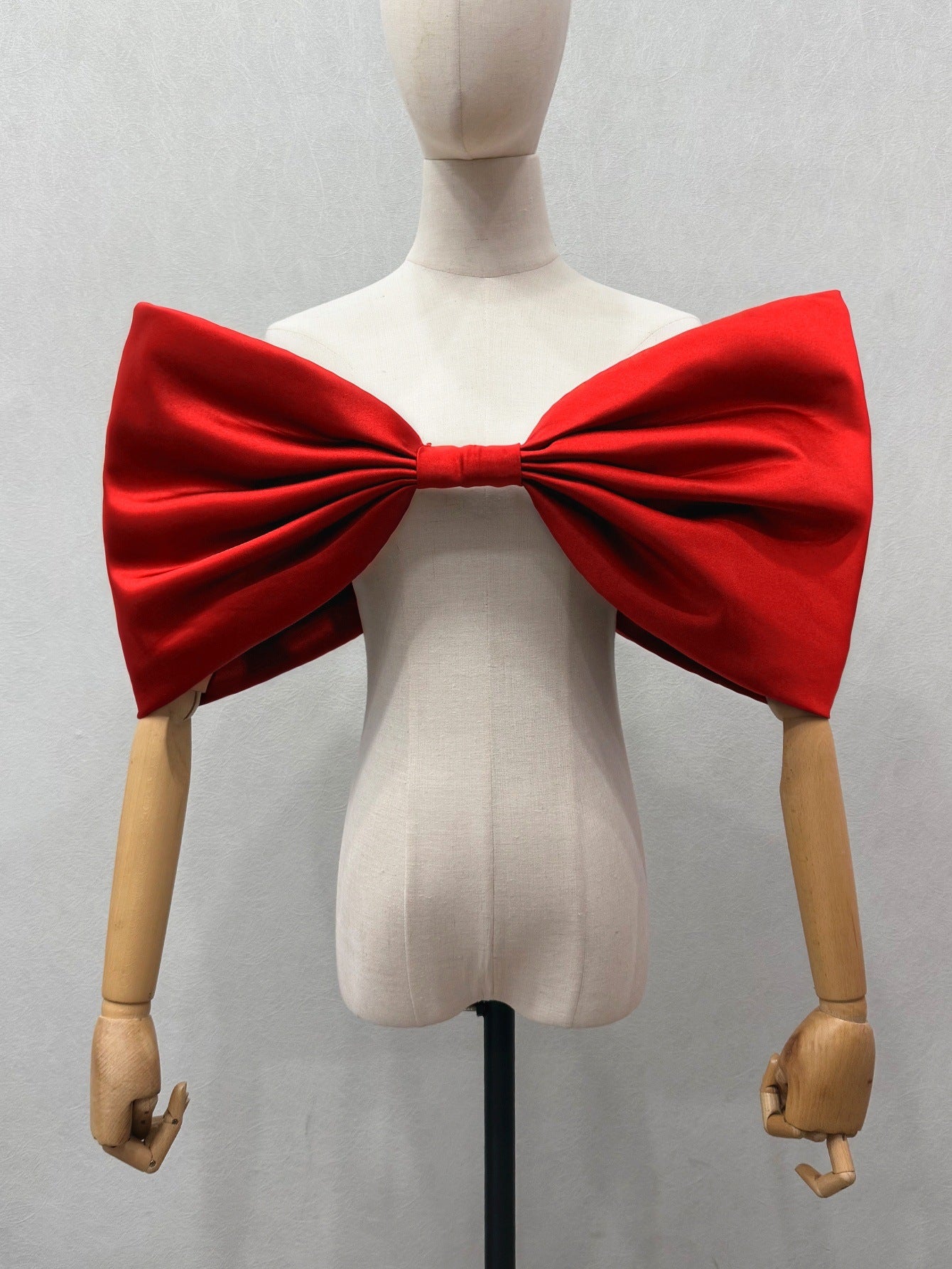 OVERSIZED SATIN WHITE BOW BRIDAL SHOULDER PIECE