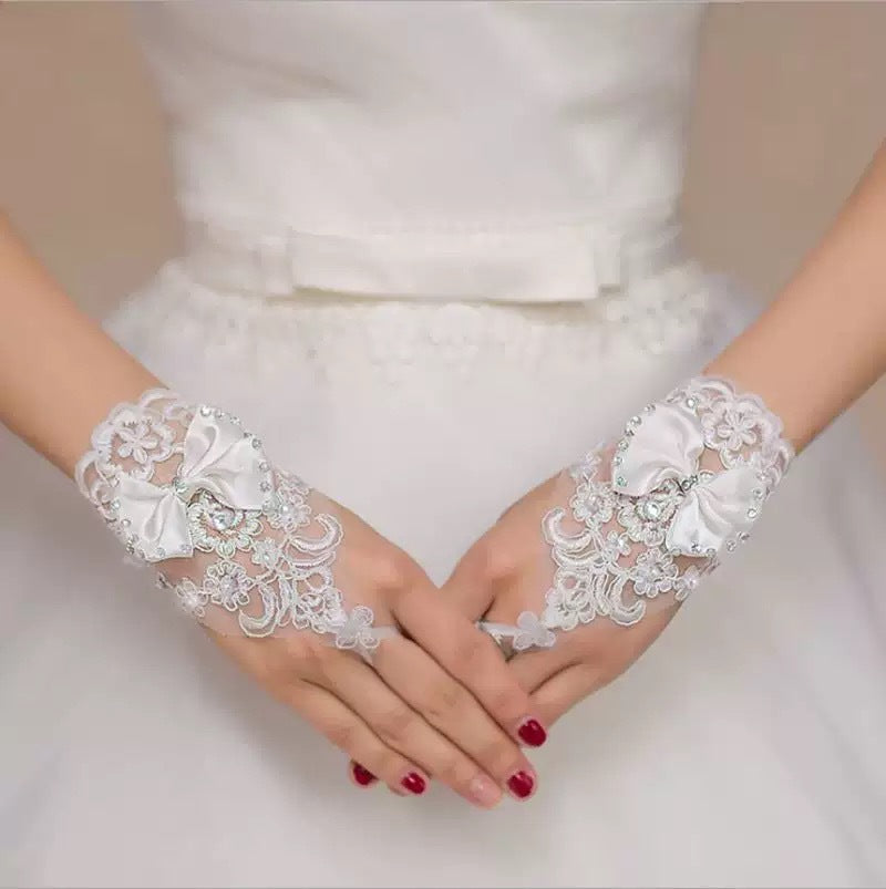 3D FLORAL PEARL LACE BRIDAL FINGERLESS GLOVES
