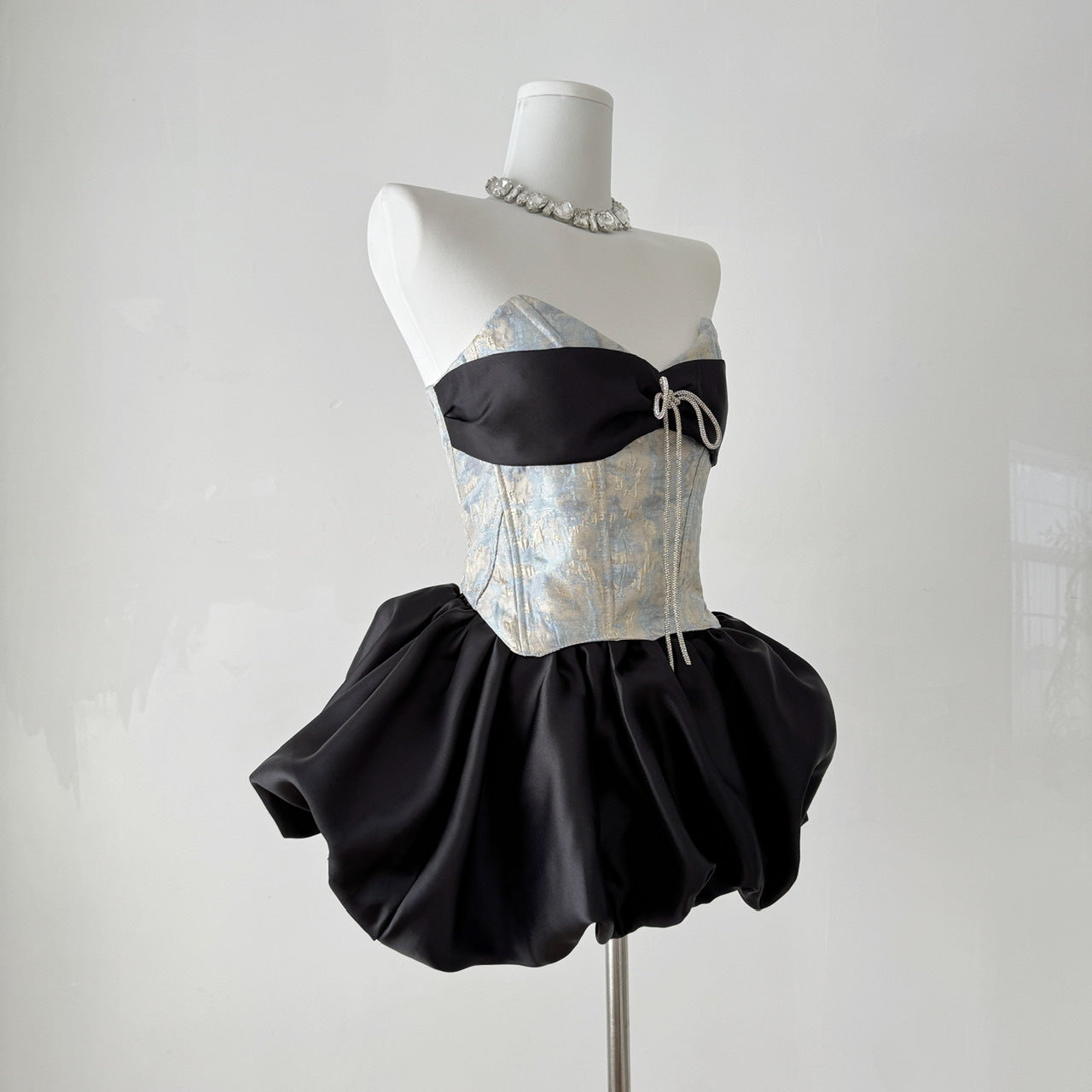 O1CN01XvD7cV1malu0jTDgr__2211206634971-0-cib BETHARI STRAPLESS CORSET PUFFY MINI DRESS