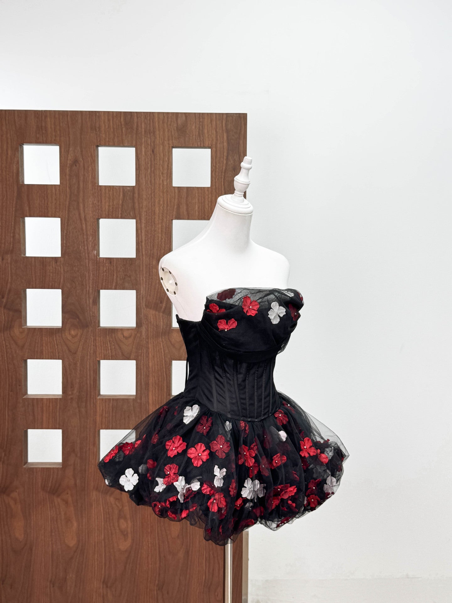 ROXYA FLORAL STRAPLESS CORSET MINI DRESS BLACK