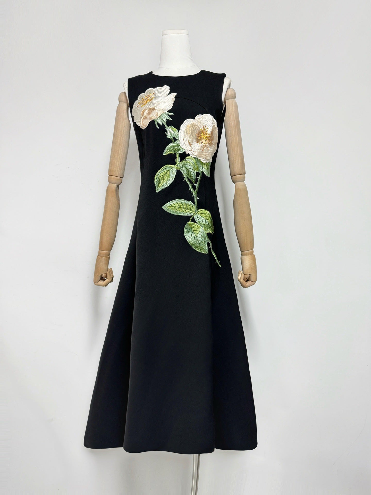KATE FLORAL MIDI DRESS, BLACK SLEEVELESS EMBELLISHED