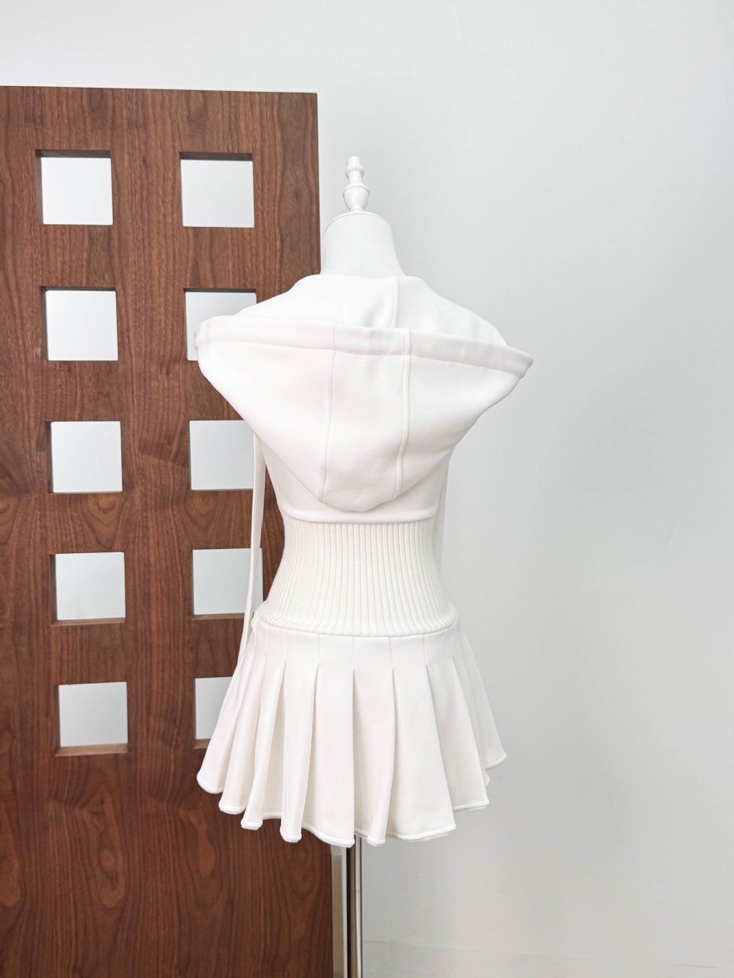 CLIFFA SLEEVELESS KNIT MINI DRESS WHITE