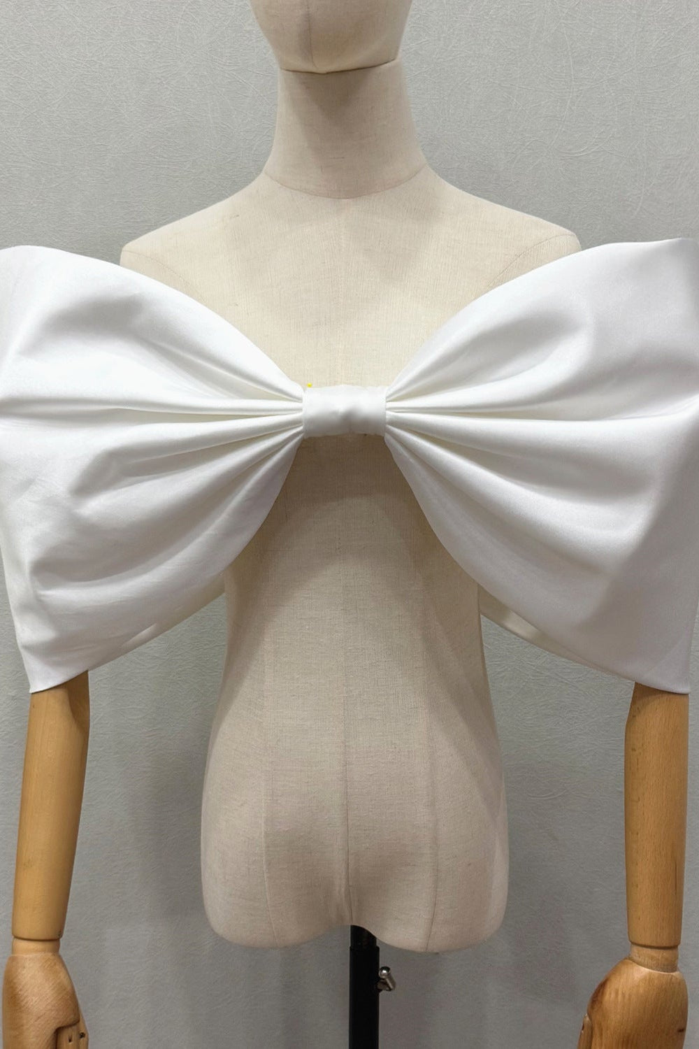 OVERSIZED SATIN WHITE BOW BRIDAL SHOULDER PIECE