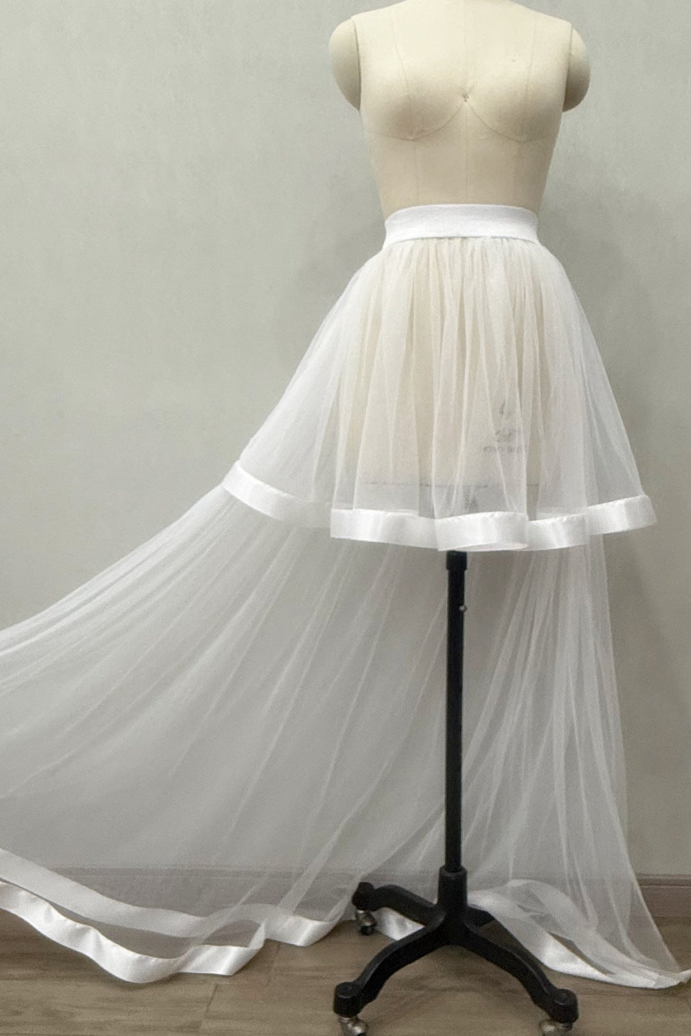 O1CN01azimC81J8iqKS5162__2214221780984-0-cib WHITE SATIN TRIM HIGH LOW TULLE PARTY SKIRT