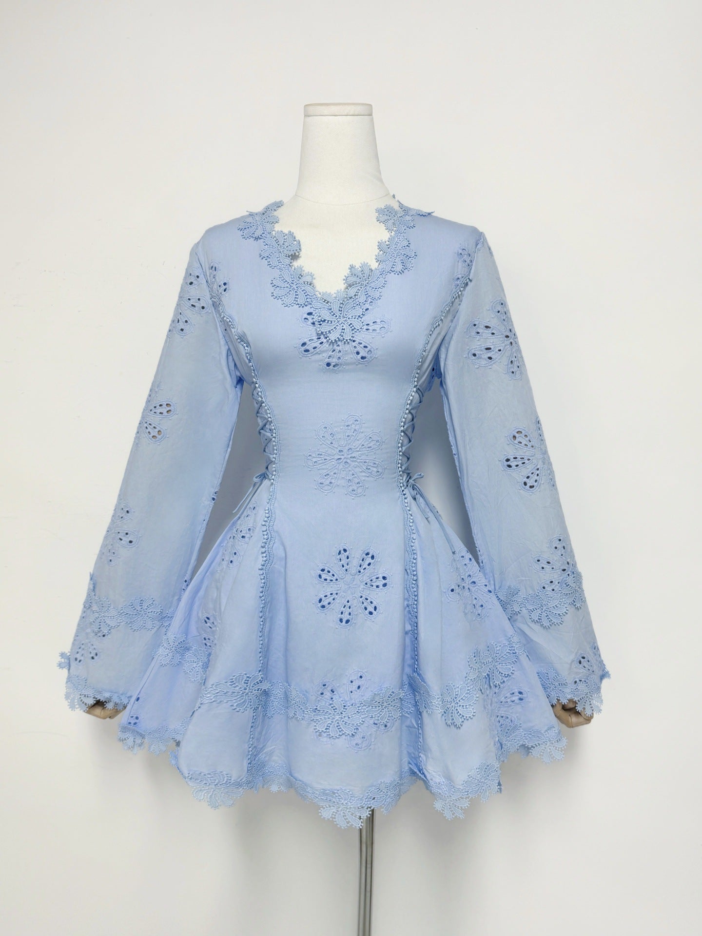 WHITE FLORAL EMBROIDERY HOLLOW MINI DRESS