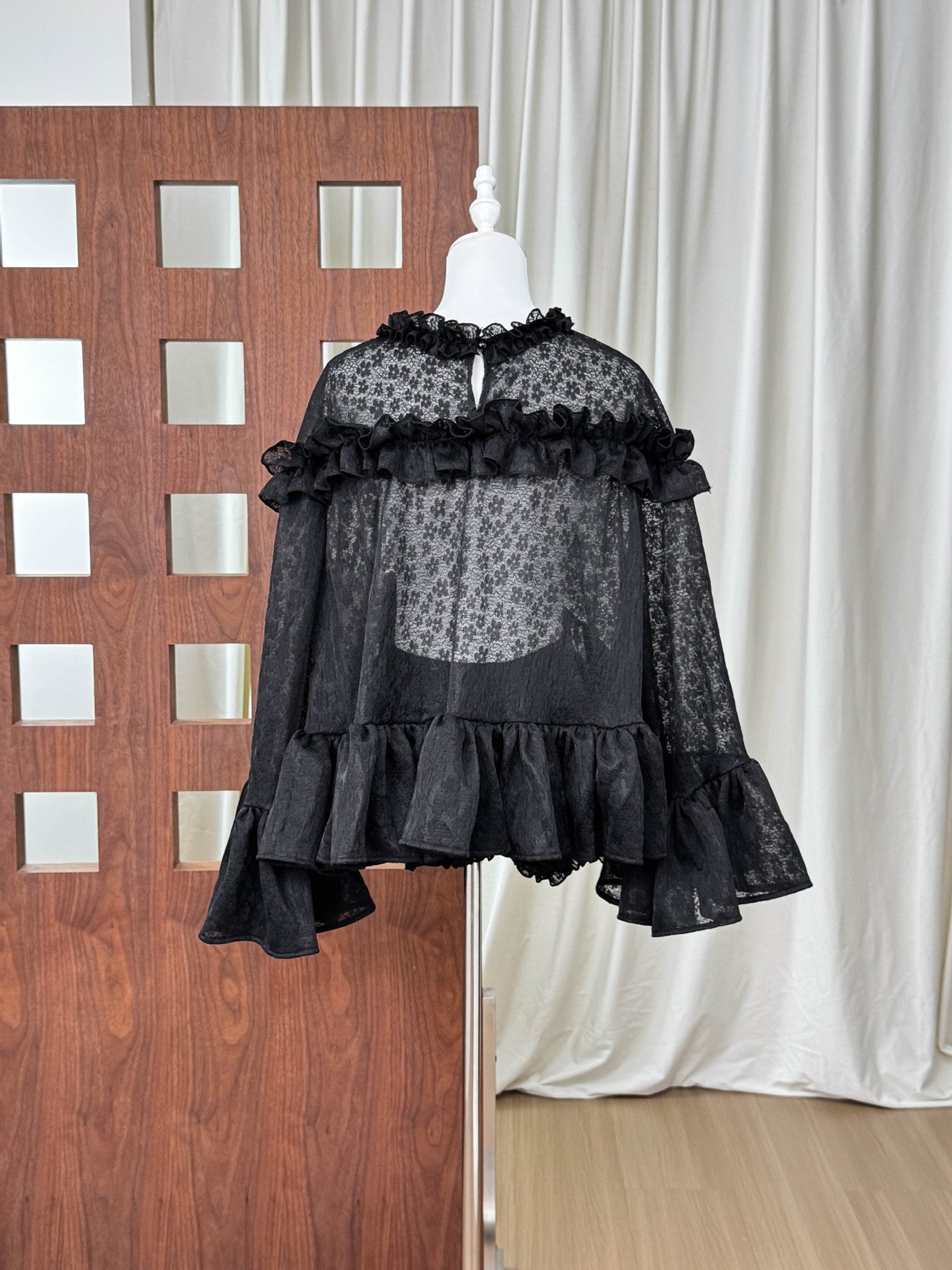 VANESSA BLACK LACE RUFFLED TOP & SHORTS SET