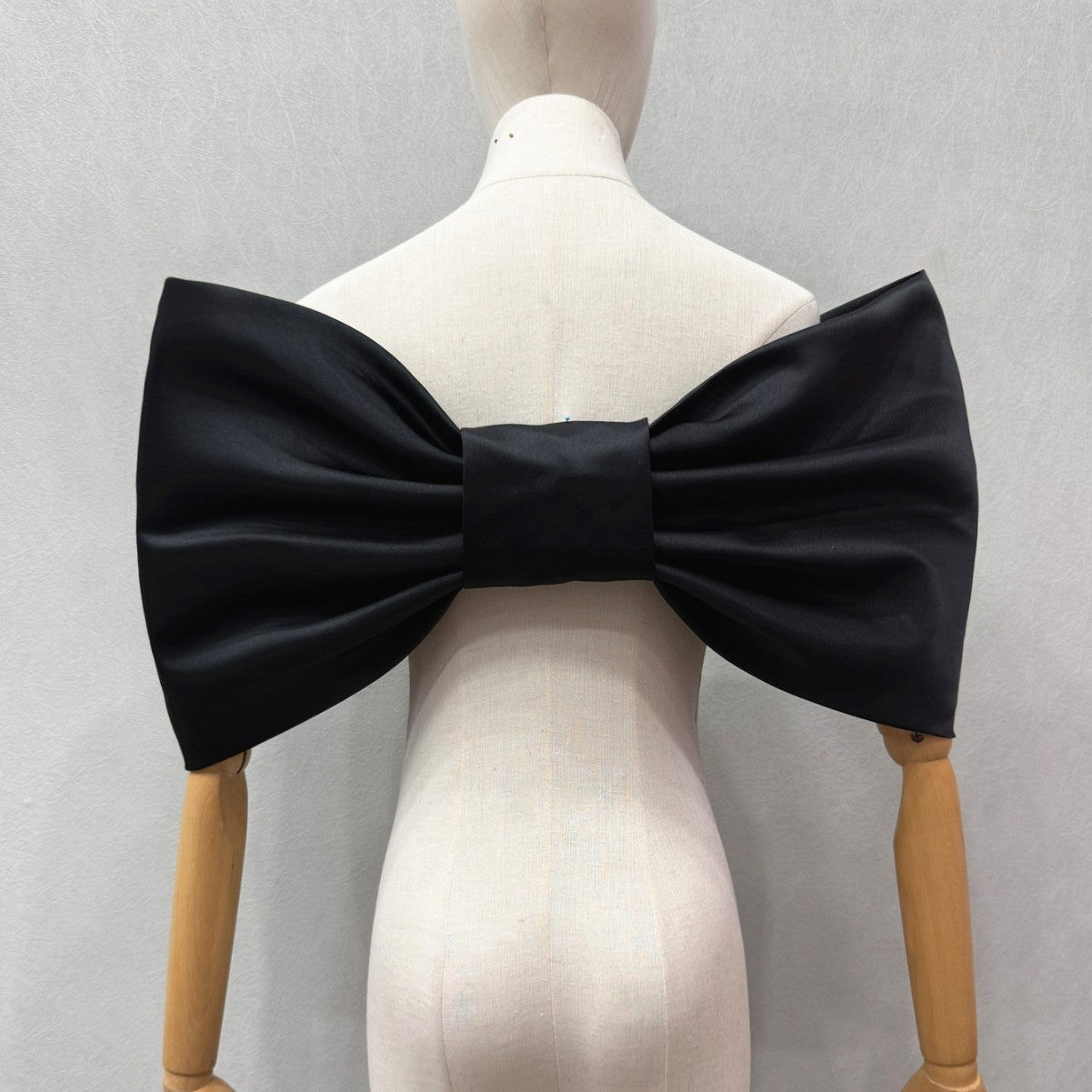 OVERSIZED SATIN WHITE BOW BRIDAL SHOULDER PIECE