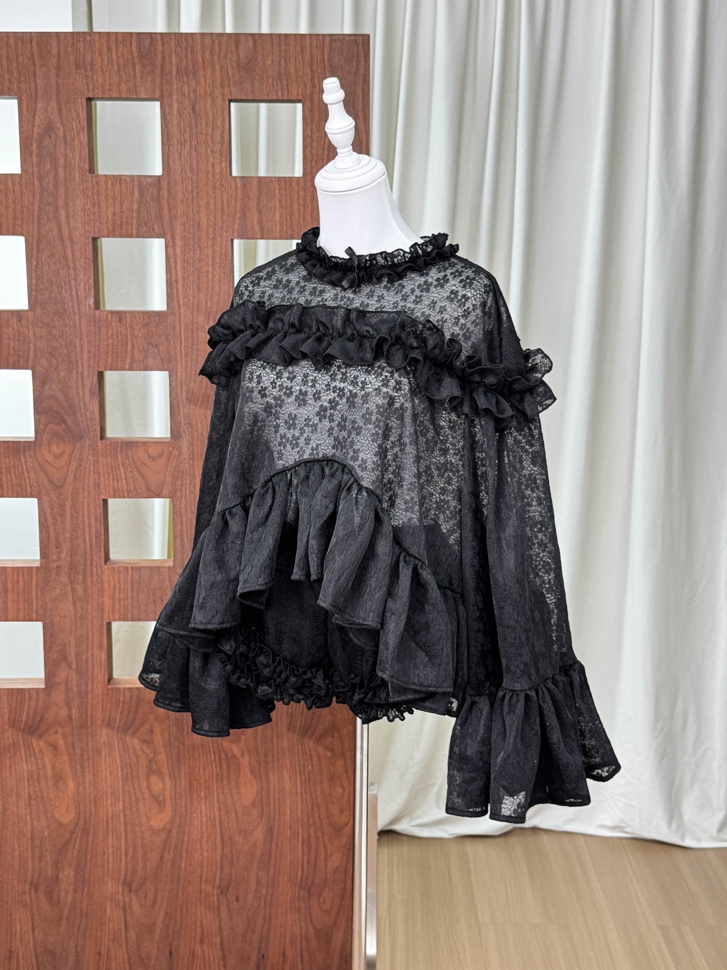 VANESSA BLACK LACE RUFFLED TOP & SHORTS SET