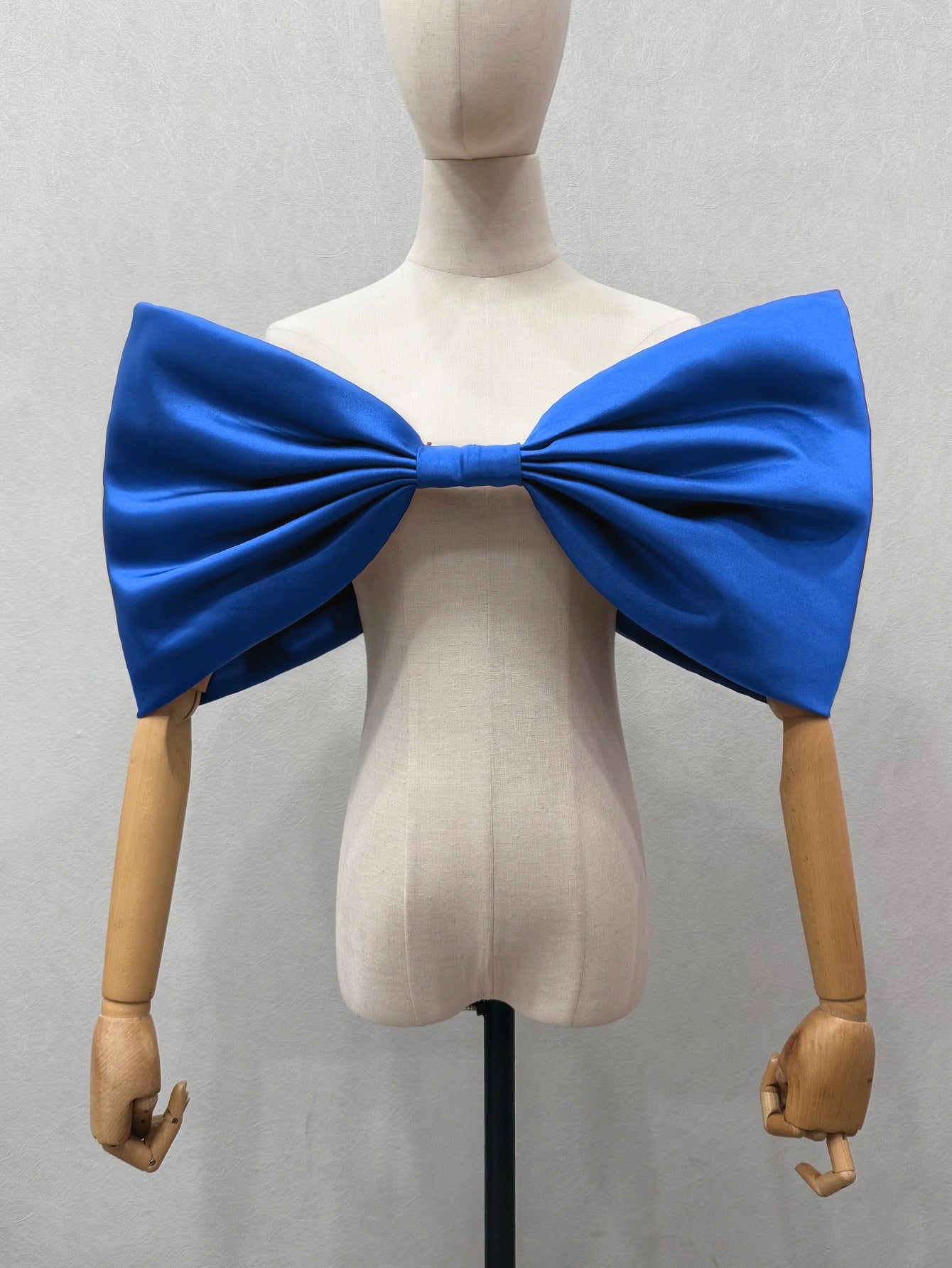 OVERSIZED SATIN WHITE BOW BRIDAL SHOULDER PIECE