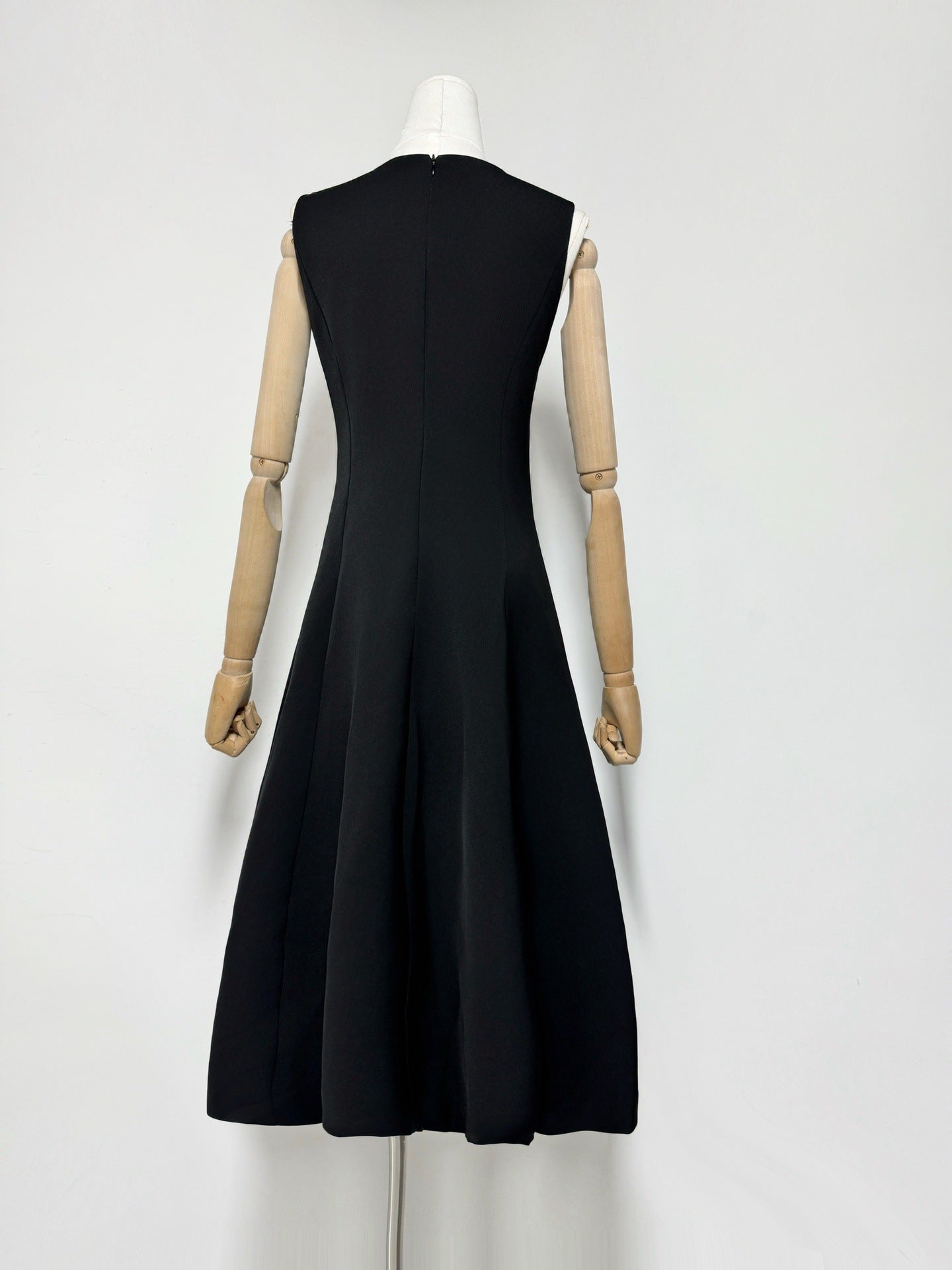 KATE FLORAL MIDI DRESS, BLACK SLEEVELESS EMBELLISHED
