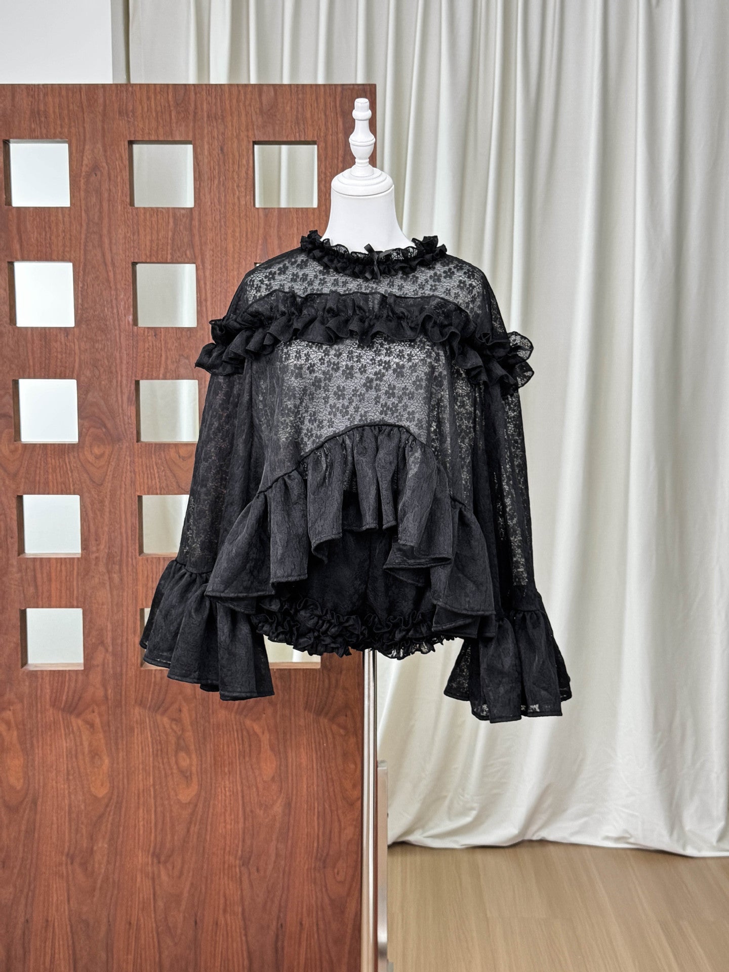 VANESSA BLACK LACE RUFFLED TOP & SHORTS SET