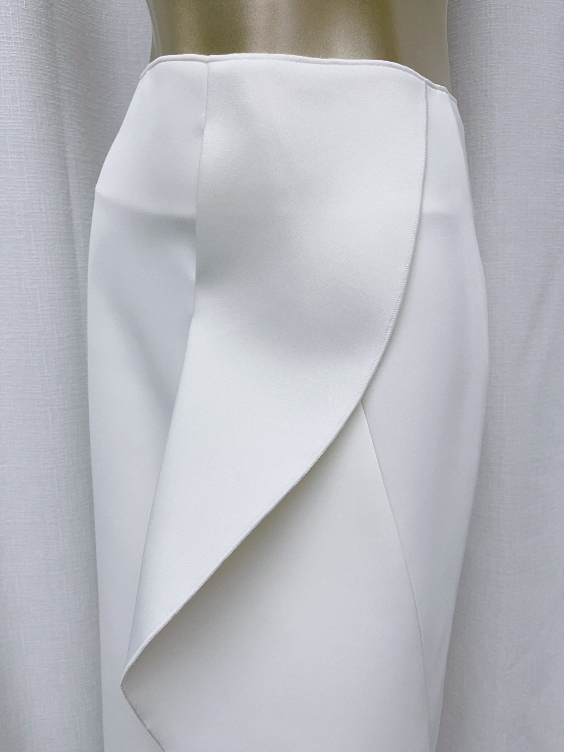 IRREGULAR RUFFLE FISHTAIL SKIRT IVORY