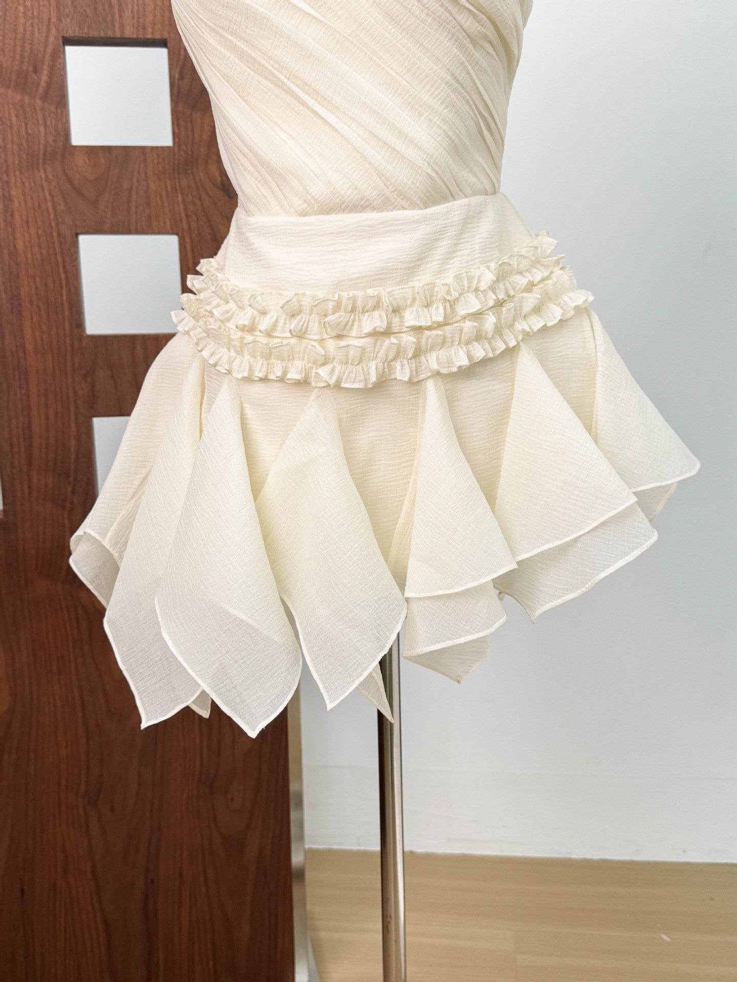 ASTRID HALTER LACE PUFFY MINI DRESS IN WHITE